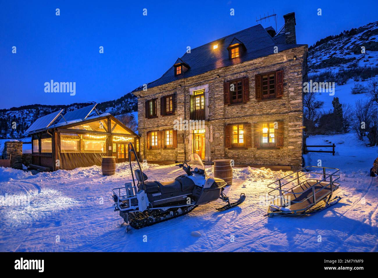 Montgarri hut and church at night in winter (Aran Valley, Catalonia, Pyrenees, Spain) ESP: Refugio y Santuario de Montgarri, una noche de invierno Stock Photo