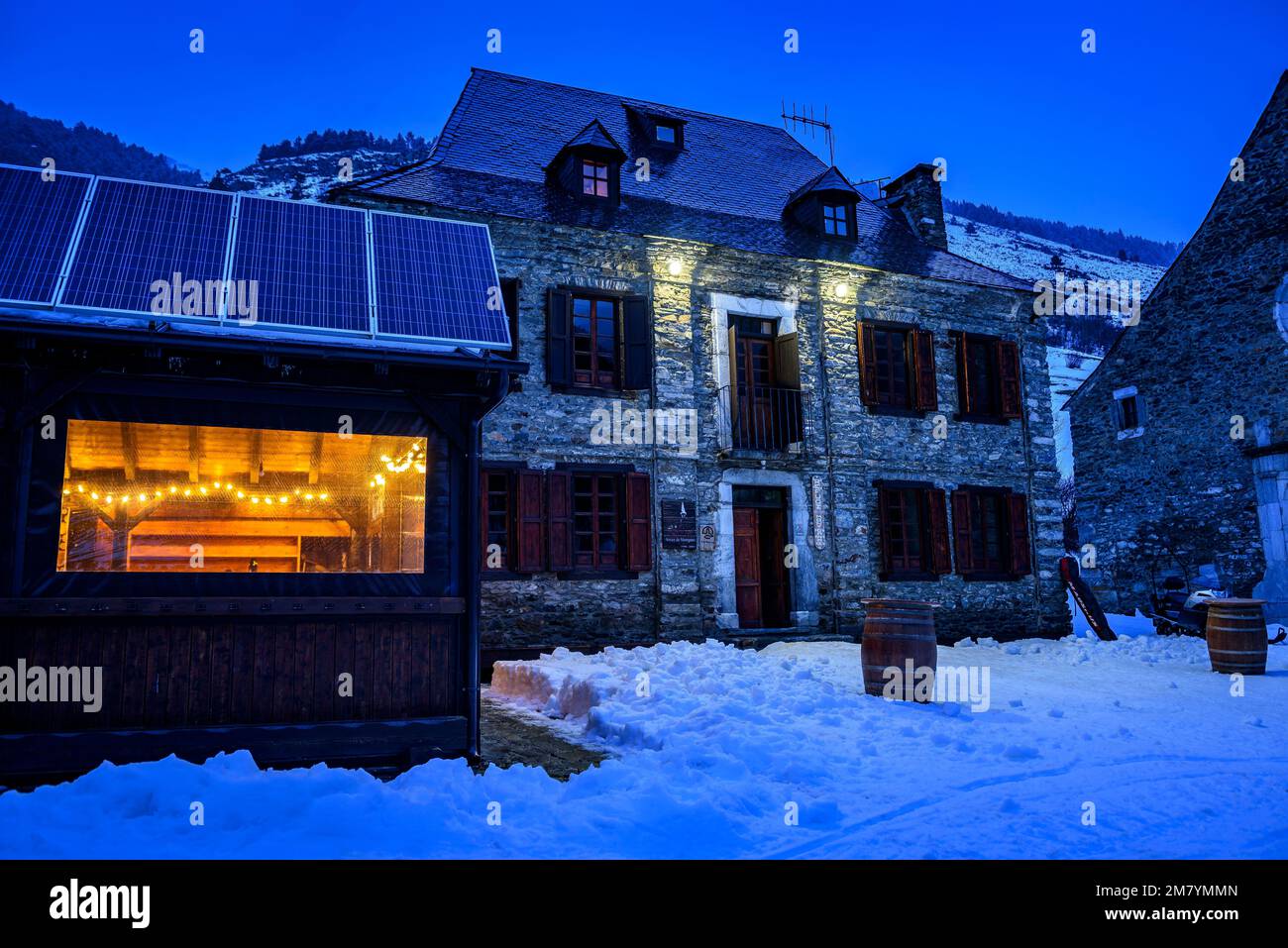 Montgarri hut and church at night in winter (Aran Valley, Catalonia, Pyrenees, Spain) ESP: Refugio y Santuario de Montgarri, una noche de invierno Stock Photo