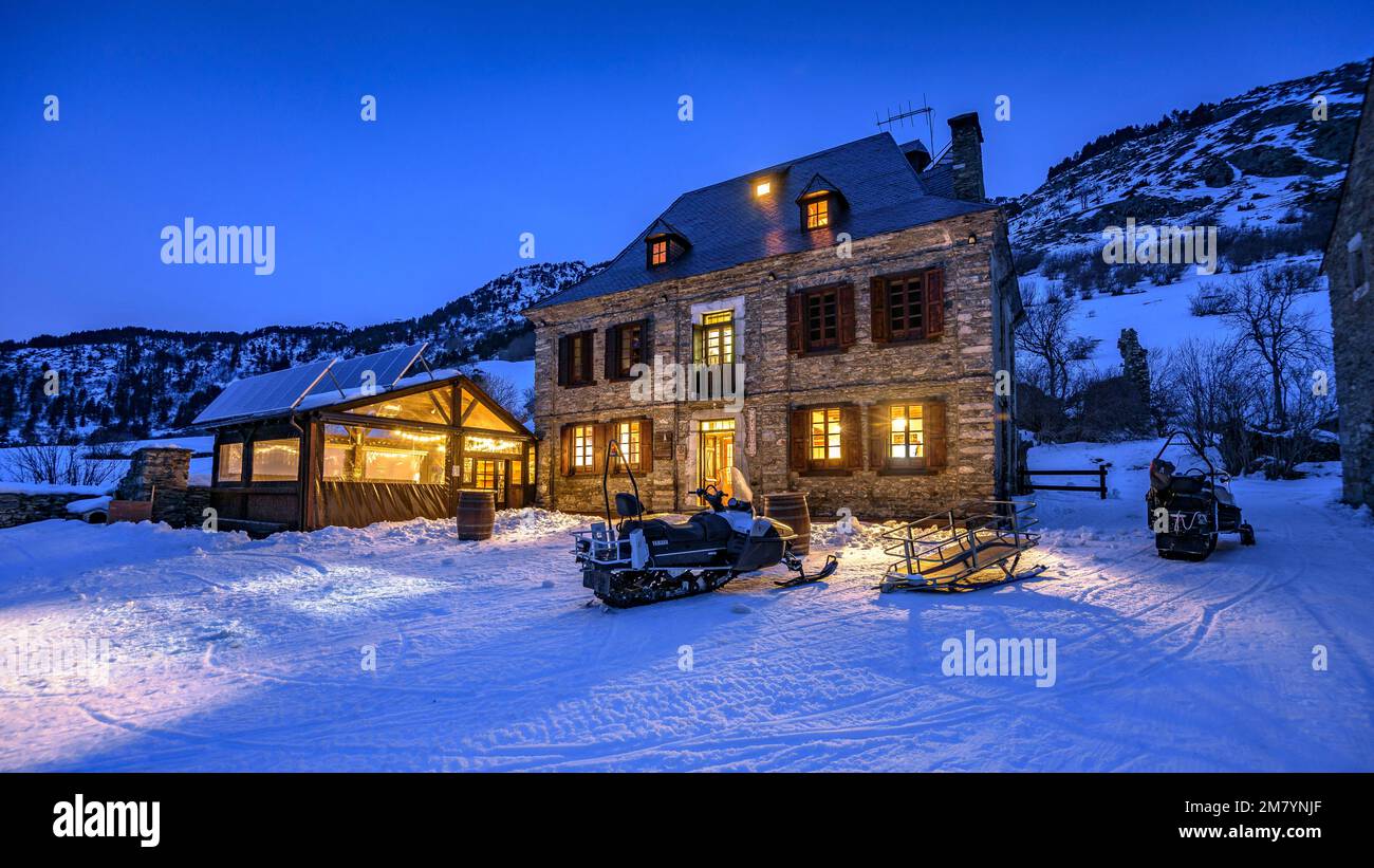Montgarri hut and church at night in winter (Aran Valley, Catalonia, Pyrenees, Spain) ESP: Refugio y Santuario de Montgarri, una noche de invierno Stock Photo
