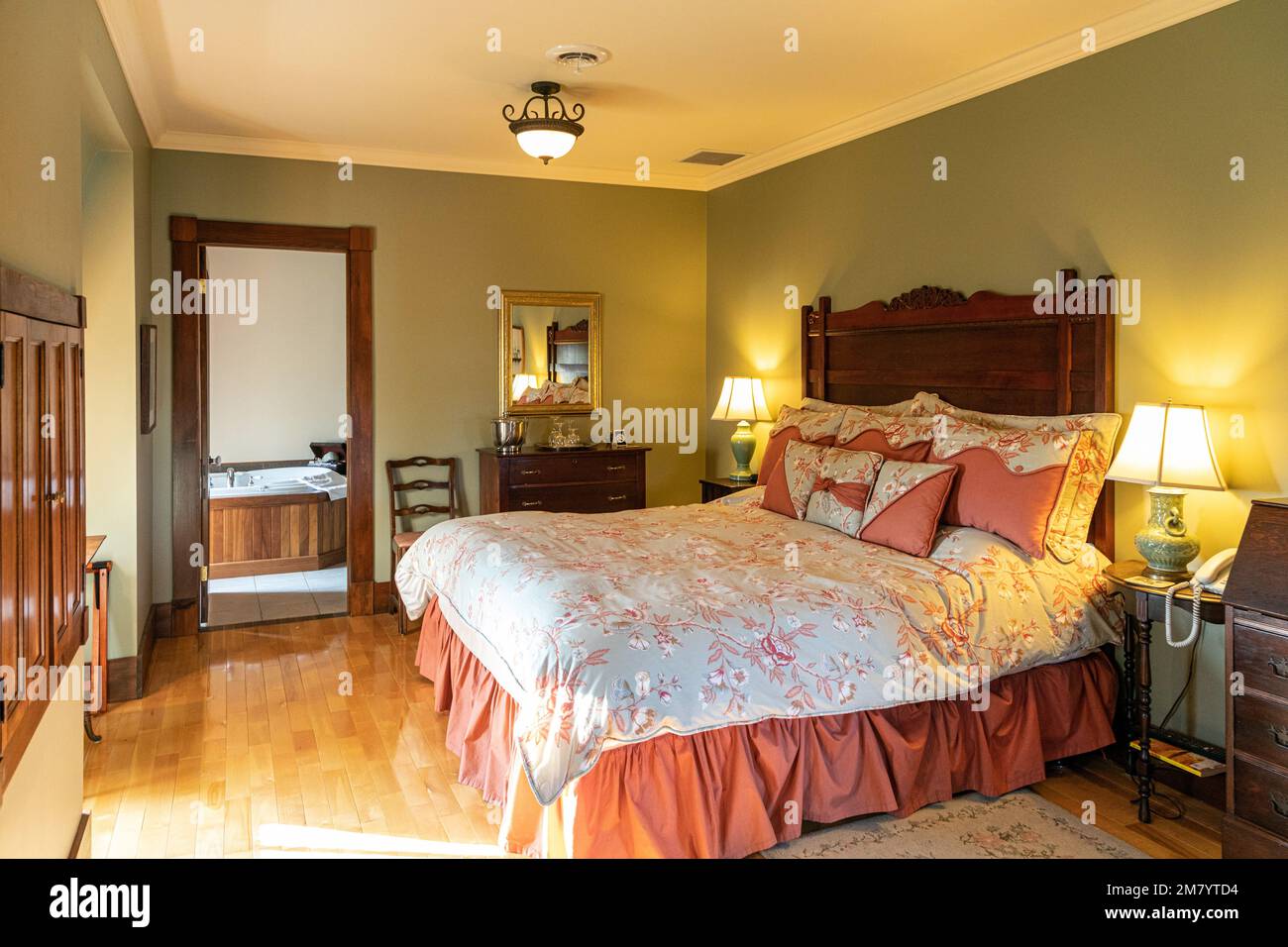 Victorian hotel room hi-res stock photography and images - Alamy