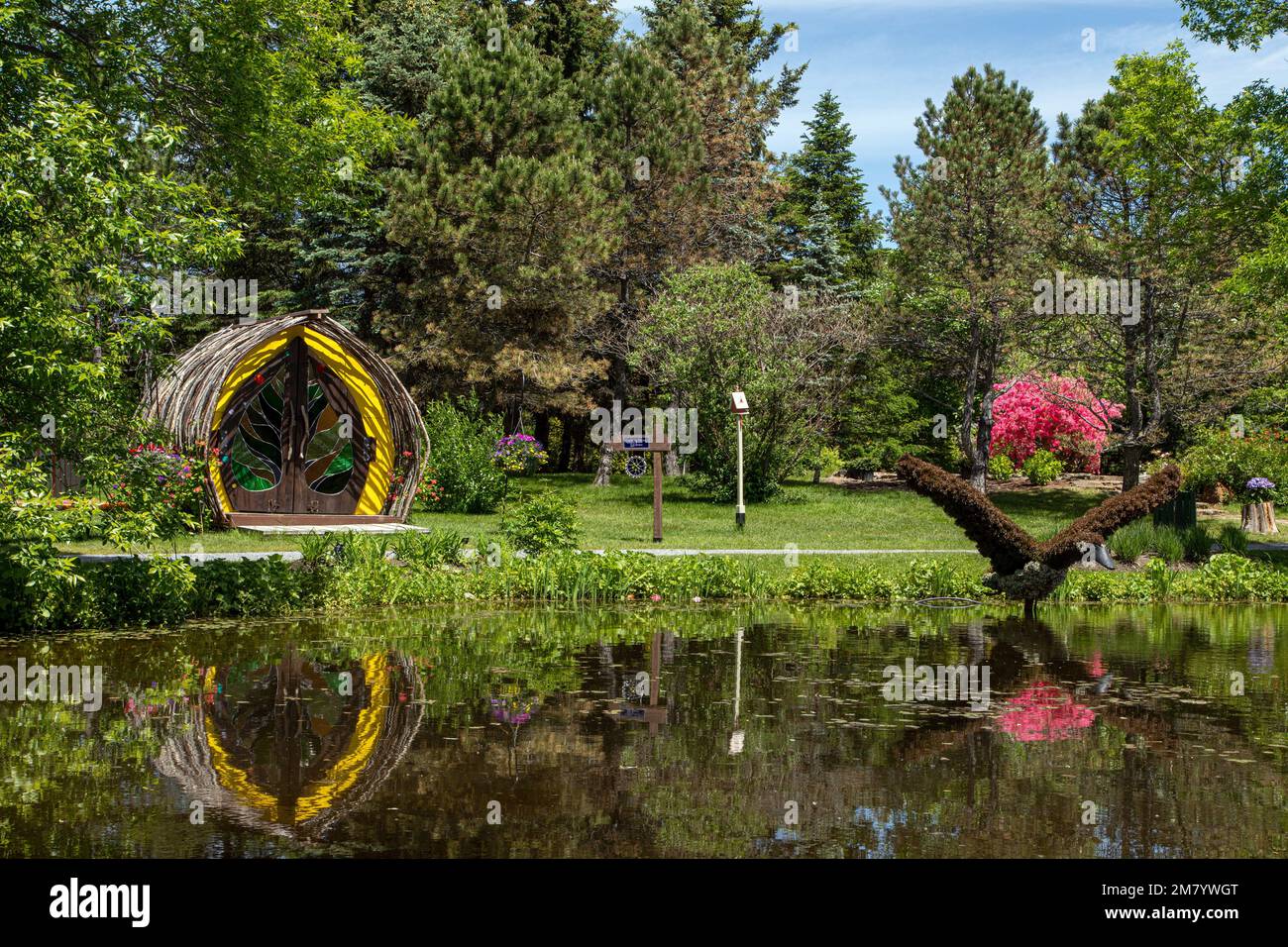 STAINED GLASS WORKSHOP AND VEGETAL SCULPTURE OF A CANADIAN GOOSE IN FLIGHT, MOSAICULTURE, BOTANICAL GARDEN, EDMUNDSTON, NEW BRUNSWICK, CANADA, NORTH AMERICA Stock Photo