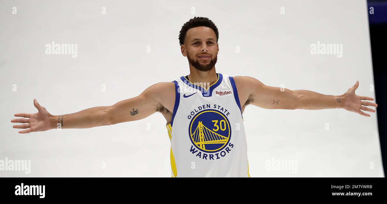 Golden State Warriors guard Stephen Curry displays his 'wingspan