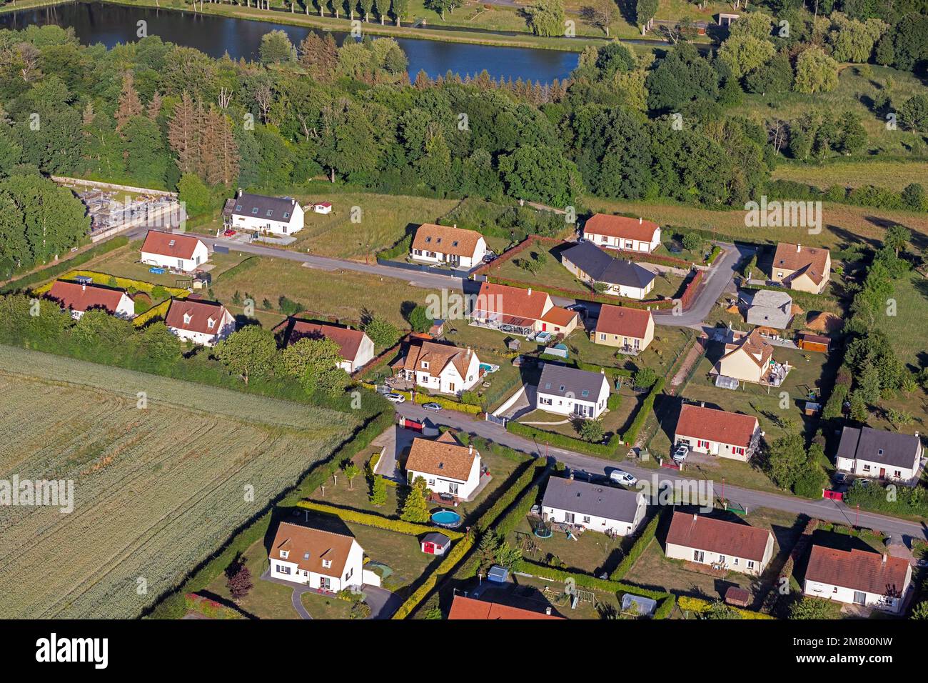 HOUSING ESTATE, RESIDENTIAL ZONE, SAINT-MARTIN-D'ECUBLEI, ORNE, NORMANDY, FRANCE Stock Photo