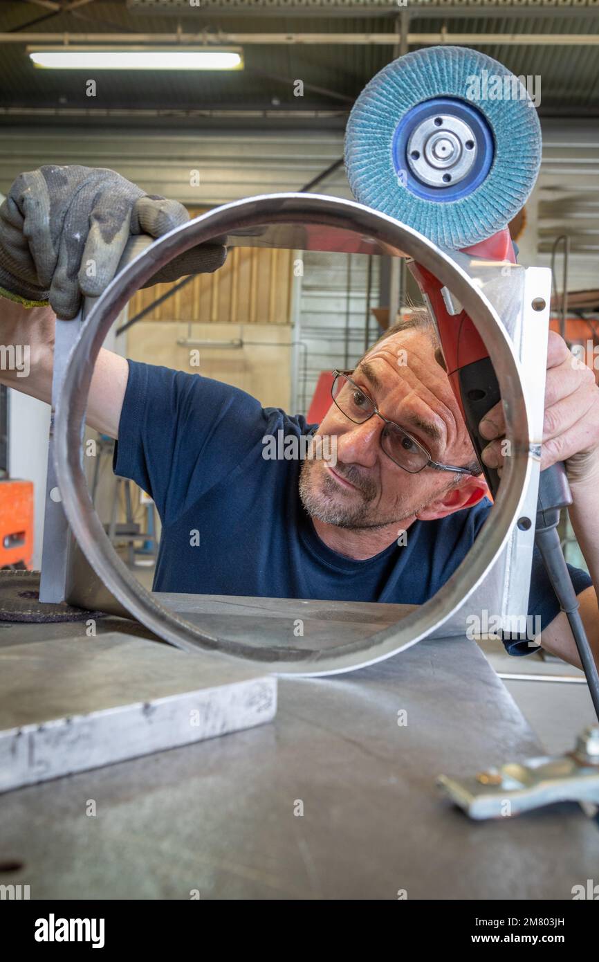 VISUAL INSPECTION AFTER SANDING A METAL PART, SMA, SOCIETE MECANIQUE ...