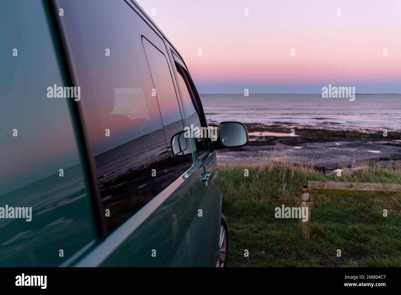 Campervan at the beach Stock Photo - Alamy