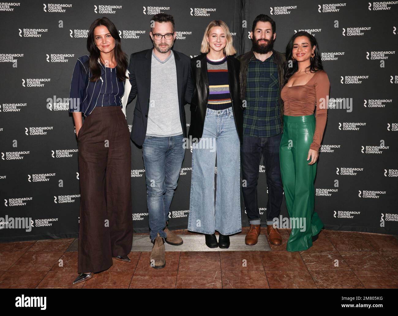 New York, NY, USA. 11th Jan, 2023. Katie Holmes, Eddie Kaye Thomas, Lucy Freyer, Dave Klasko, Sarah Cooper Photo Call for THE WANDERERS Cast Photo Op, American Airlines Theatre, New York, NY January 11, 2023. Credit: CJ Rivera/Everett Collection/Alamy Live News Stock Photo