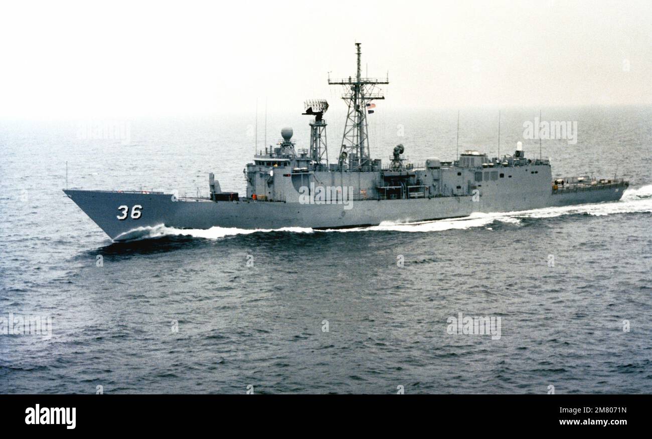 A port bow view of the guided missile frigate USS UNDERWOOD (FFG-36 ...