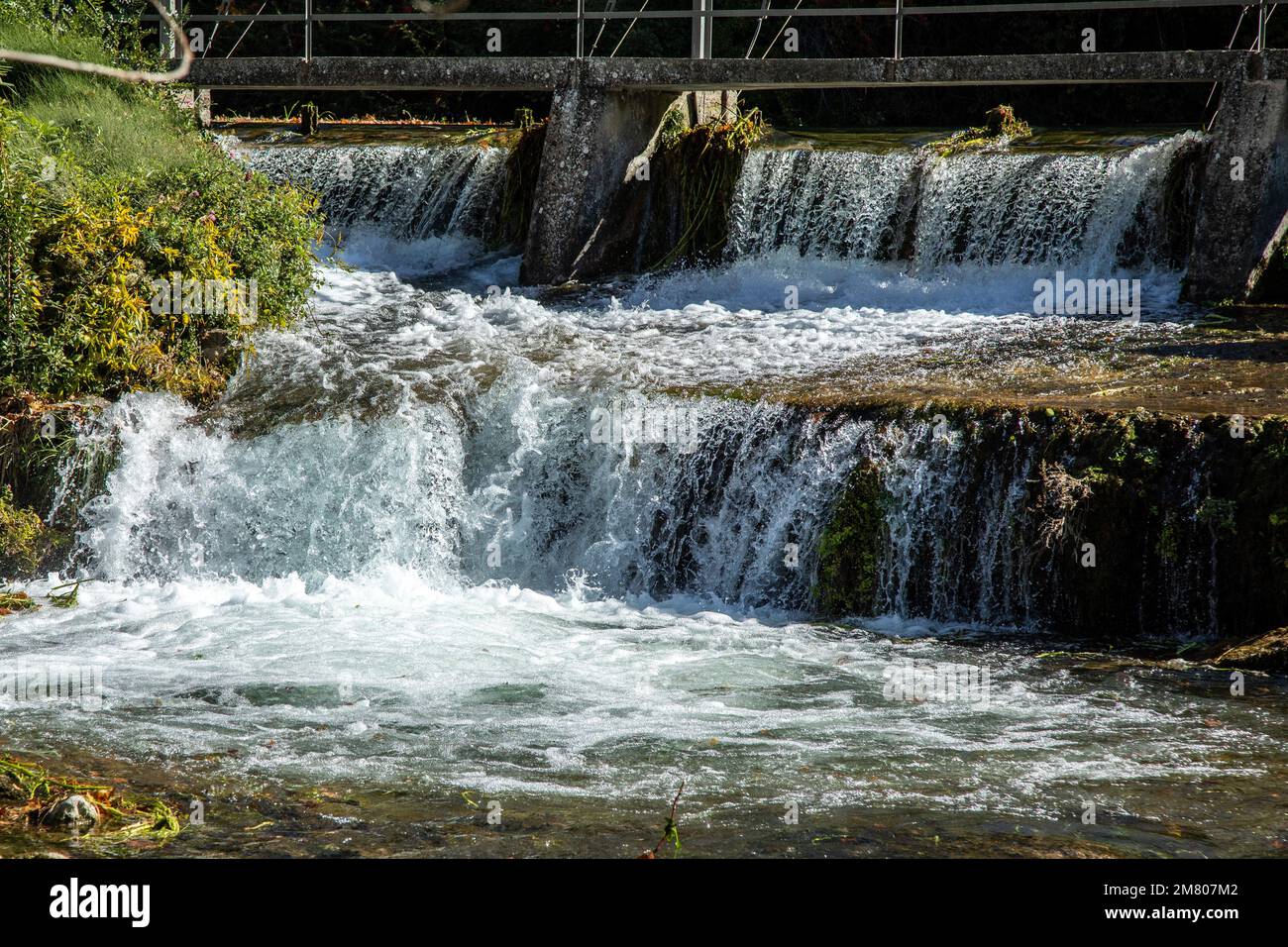 DAM FOR A HYDROELECTRIC PLANT ON THE FONTAINEDEVAUCLUSE