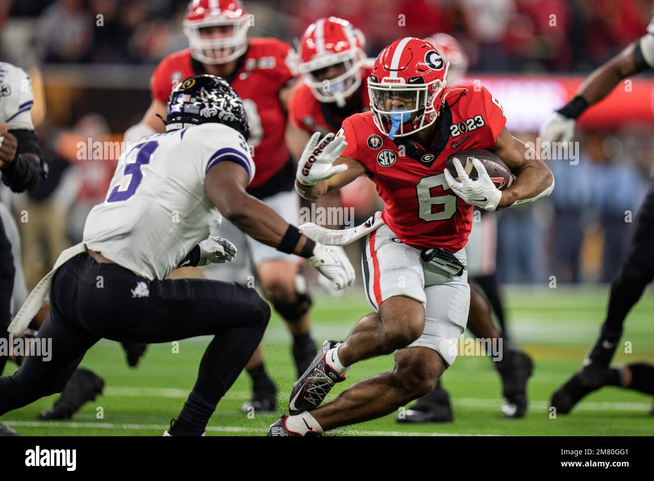 Bulldogs running back Kenny McIntosh (6) runs the ball against