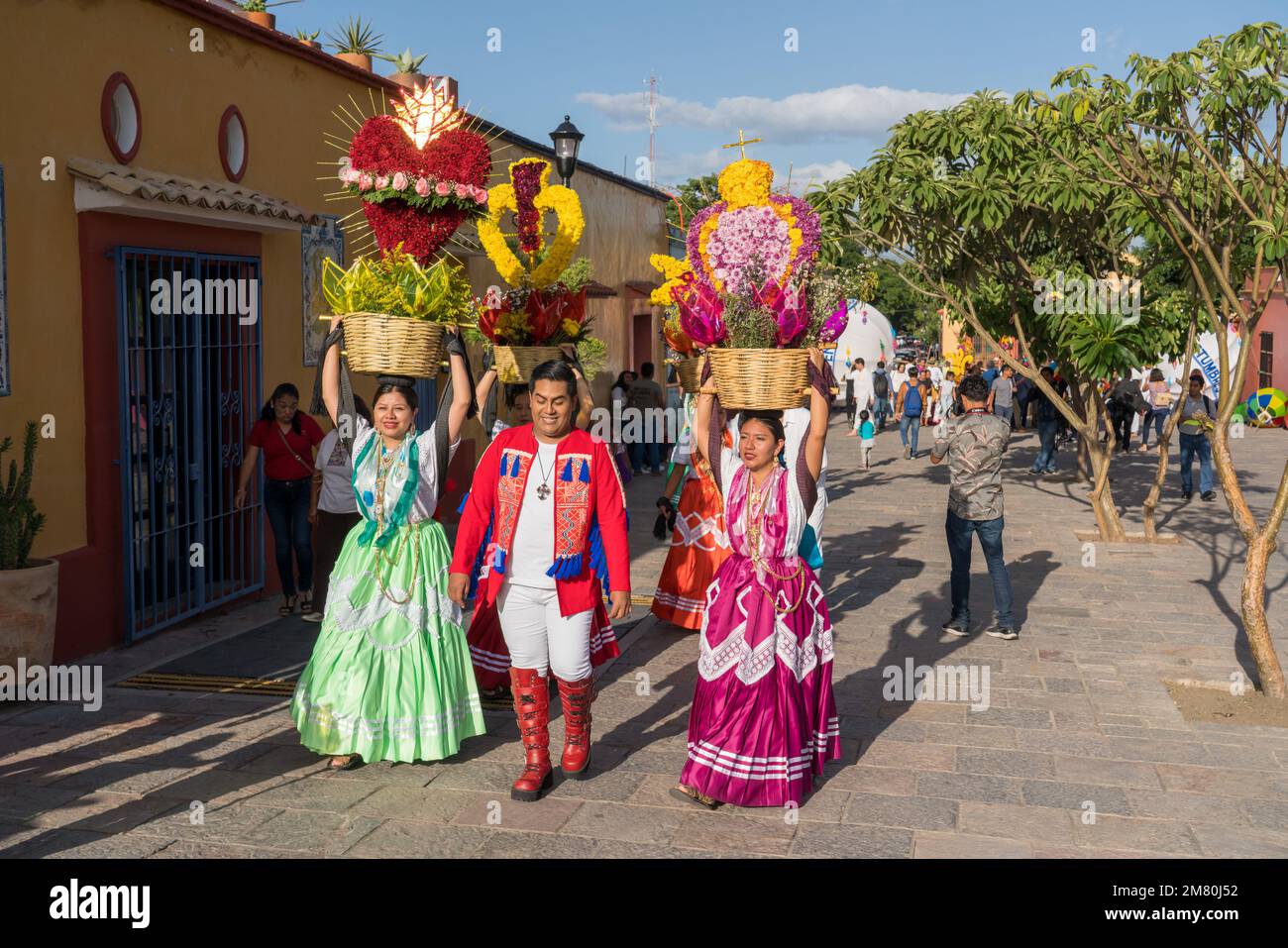 Chinas Oaxaquenas dancers with decorated flower baskets on their heads at the Guelaguetza festival in Oaxaca, Mexico. Stock Photo