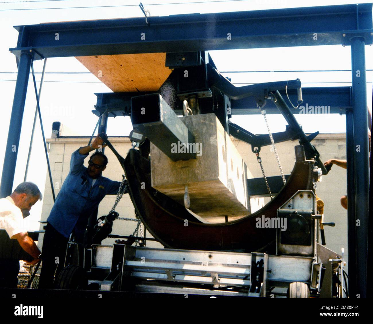 Test Pylon Engine Engine pylon hi-res stock photography and images - Alamy
