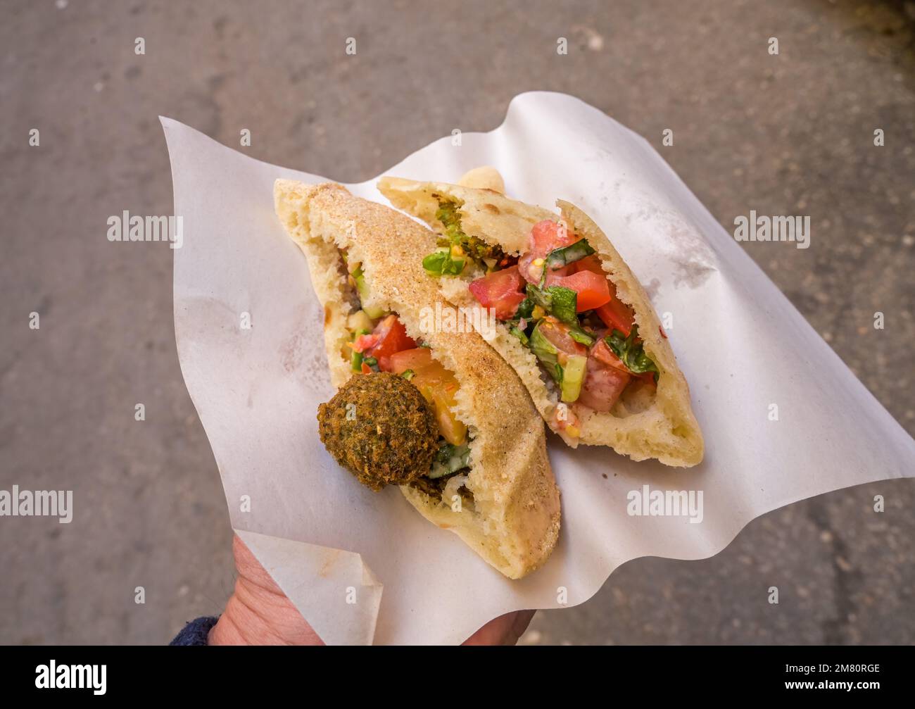 Falafel, Fastfood, Kichererbsen-Bratling, Teigtasche, Luxor, Ägypten Stock Photo