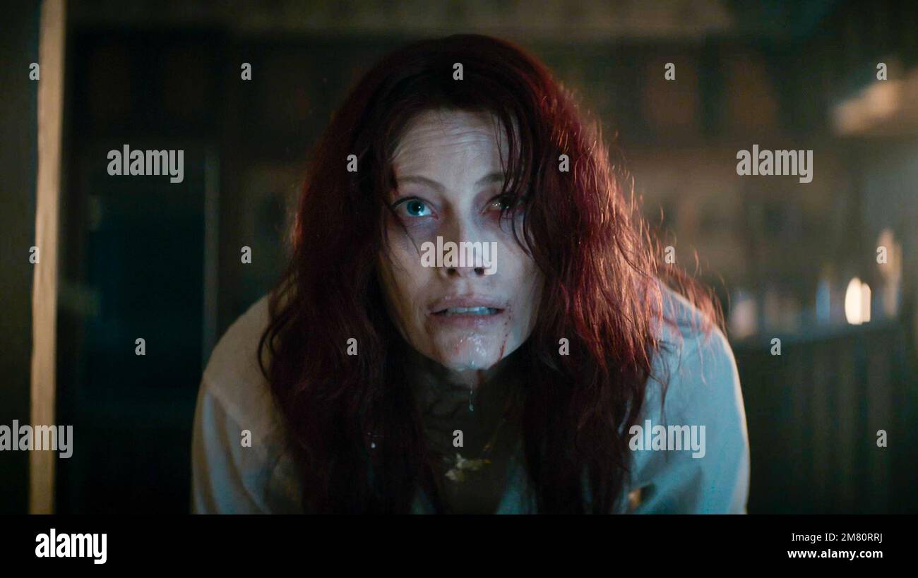 EVIL DEAD RISE (2023) ALYSSA SUTHERLAND LEE CRONIN (DIR) WARNER  BROS/MOVIESTORE COLLECTION Stock Photo - Alamy