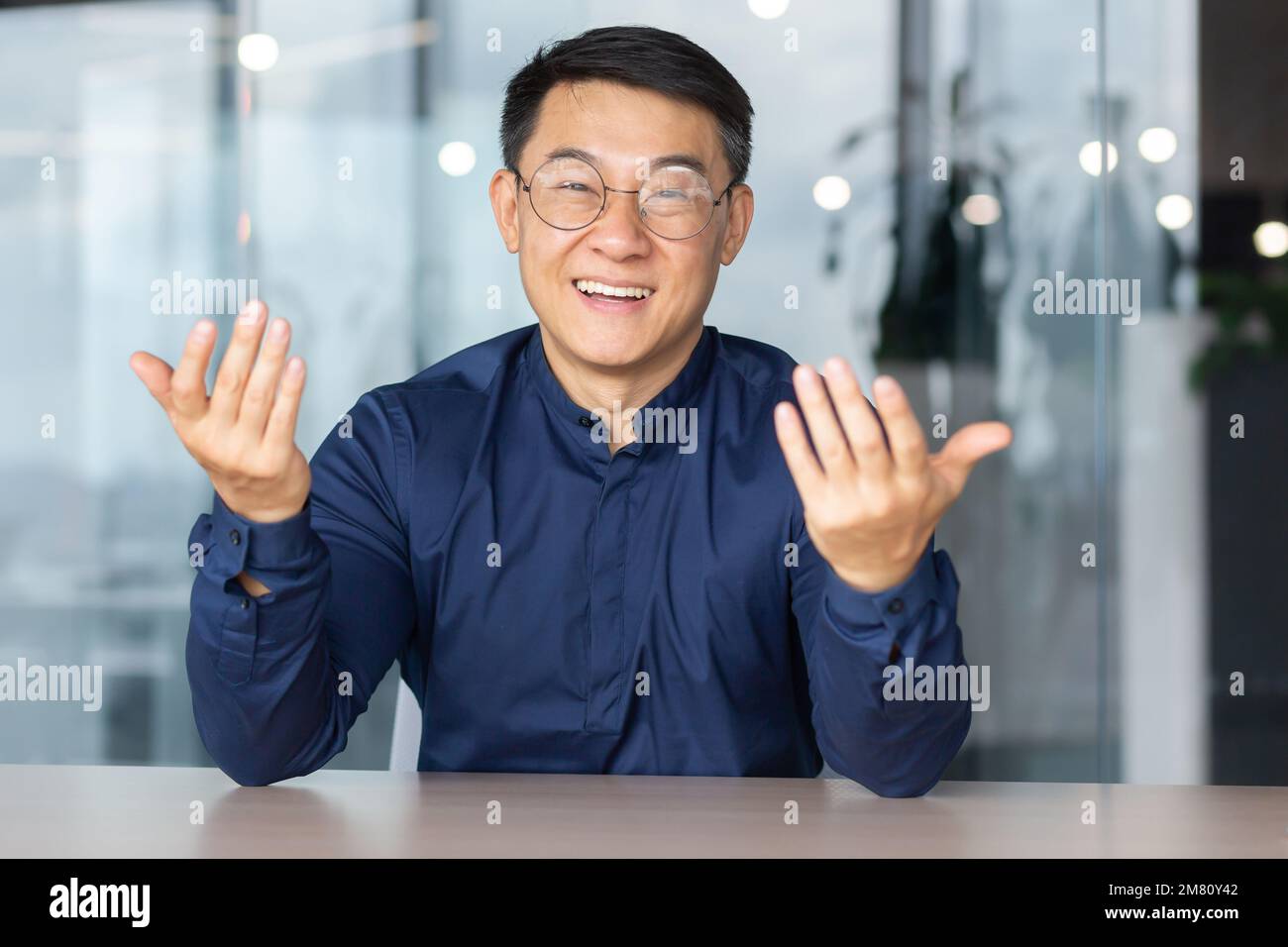 Asian teacher student online hi-res stock photography and images - Alamy