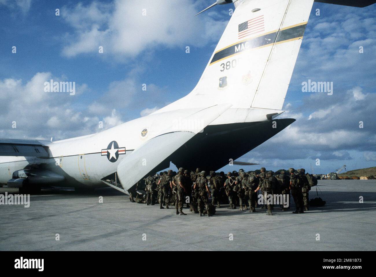 Members of the 82nd Airborne Division board a US Air Force C-141B ...