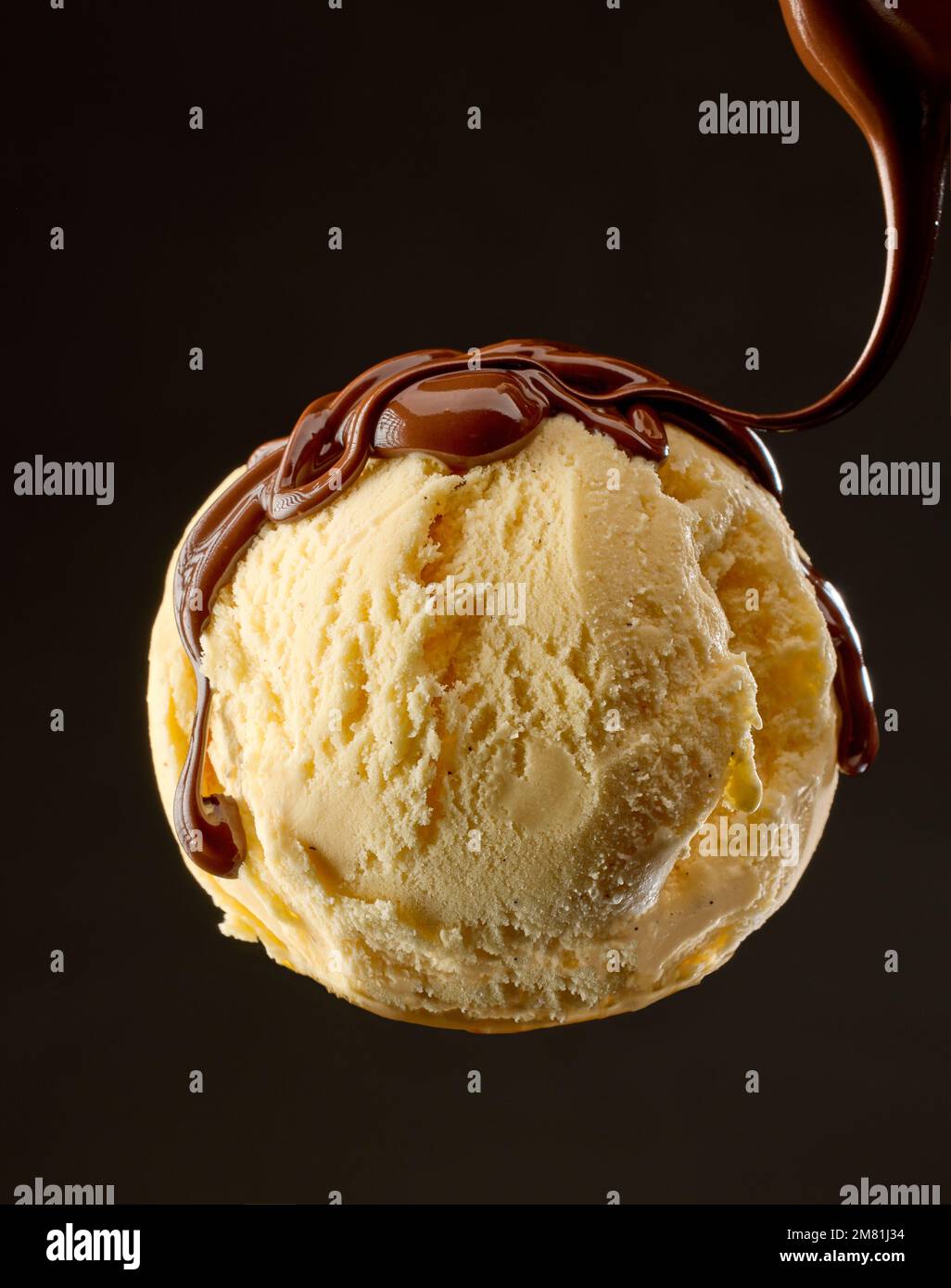 https://c8.alamy.com/comp/2M81J34/vanilla-ice-cream-ball-with-pouring-melted-chocolate-sauce-on-black-background-2M81J34.jpg