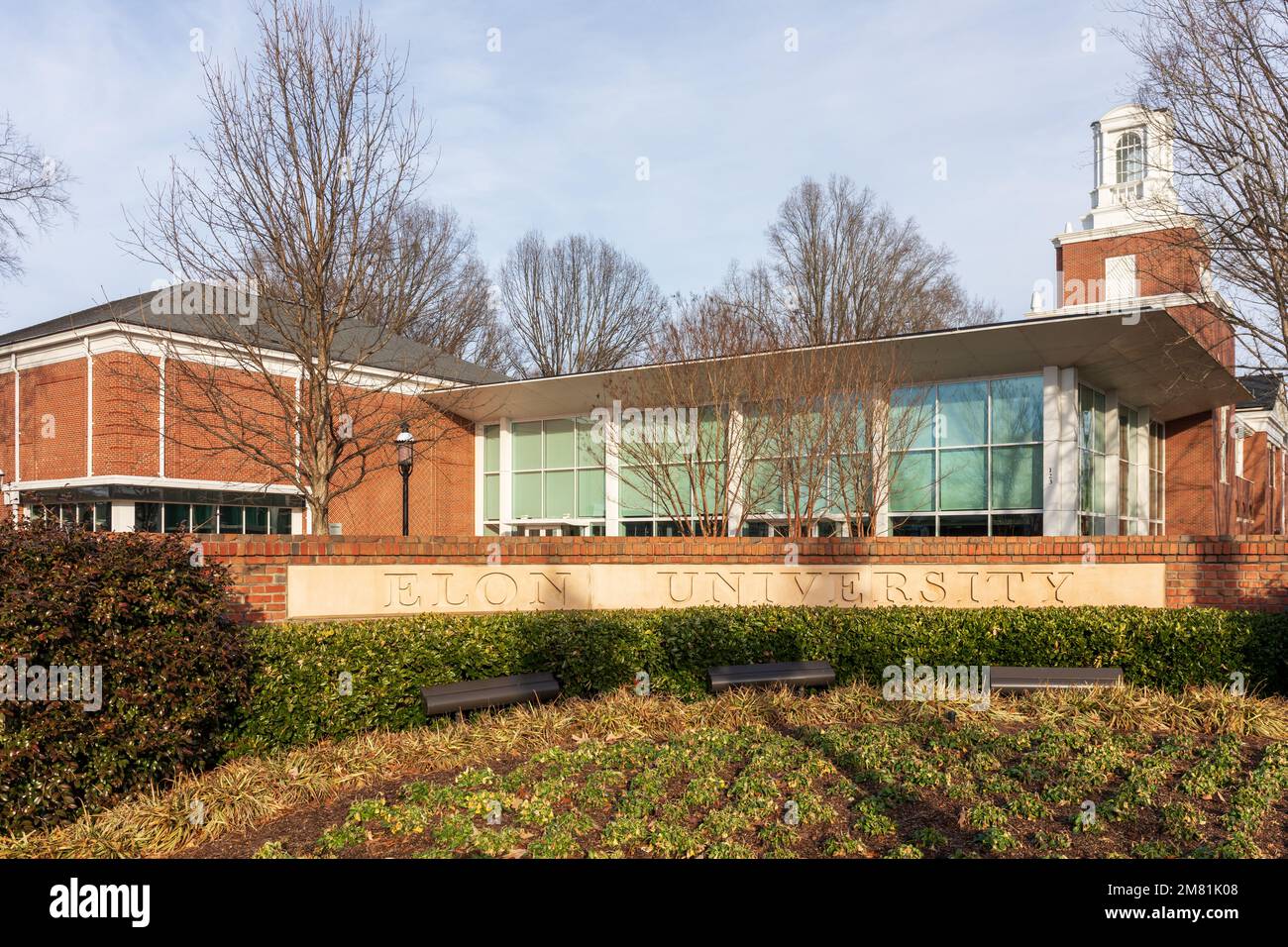 ELON, NORTH CAROLINA, USA2 JANUARY 2023 Elon University monument sign