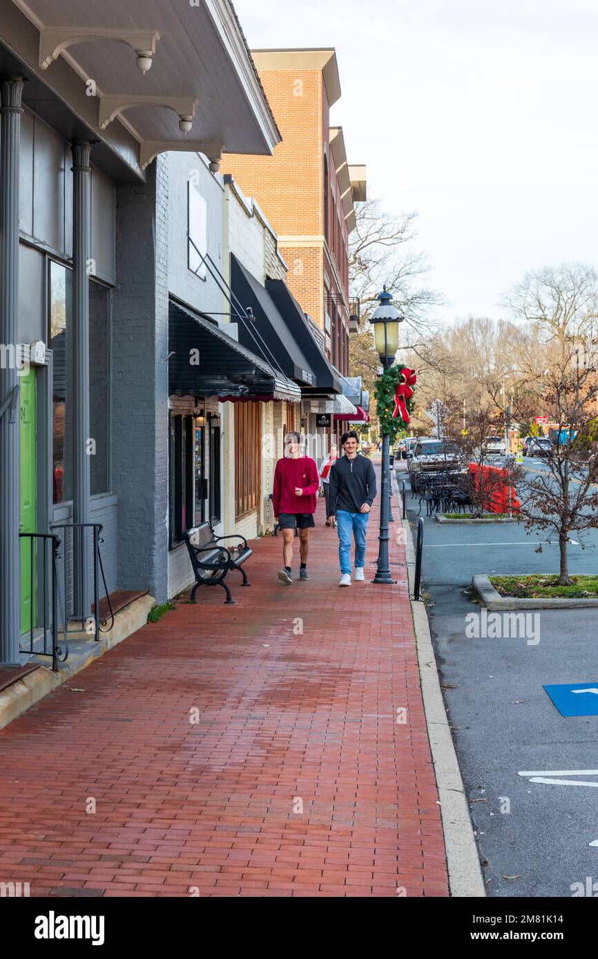 ELON, NORTH CAROLINA, USA2 JANUARY 2023 Brick sidewalk on the main