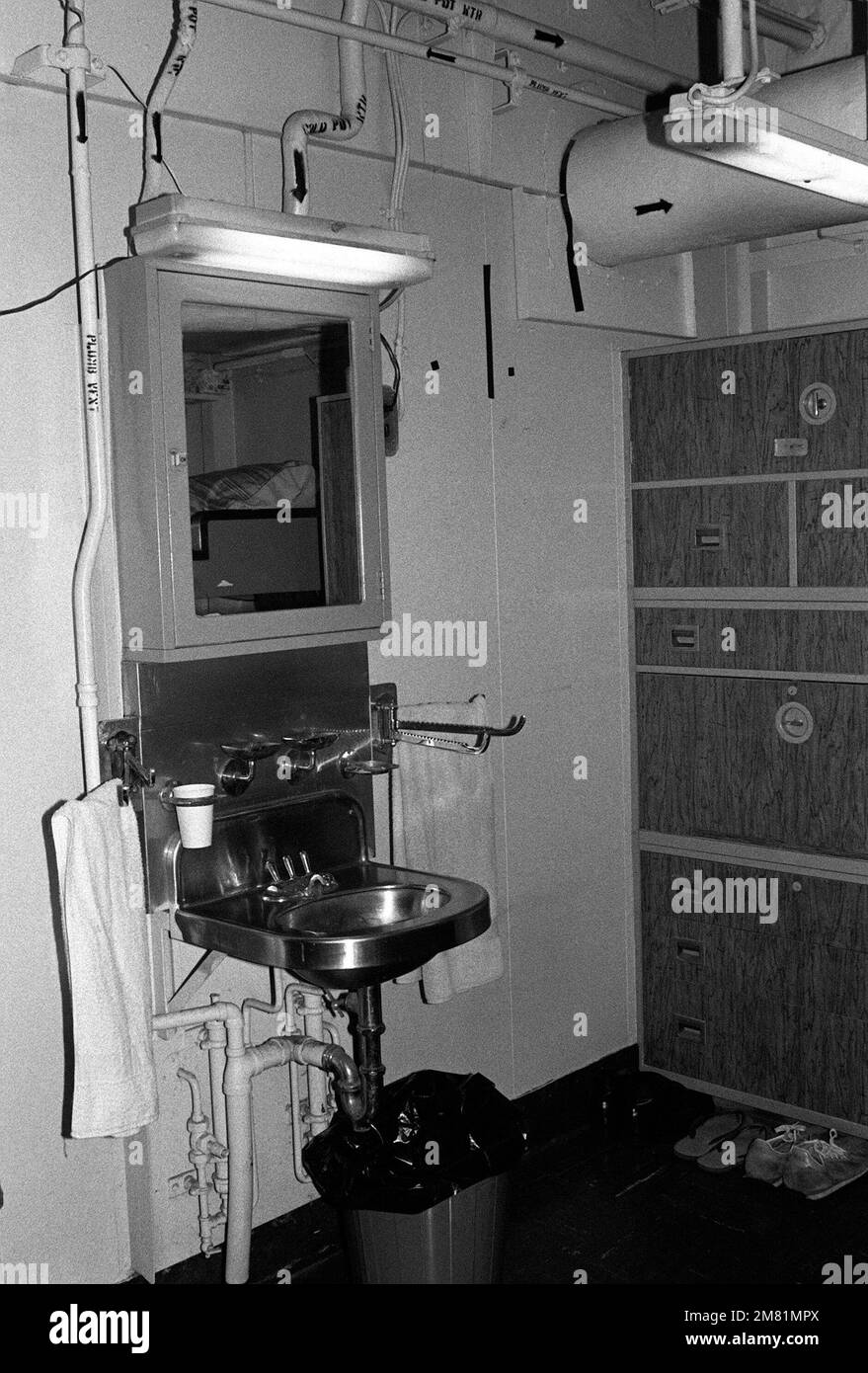 A view of an Officer's stateroom aboard the aircraft carrier USS AMERICA (CV 66). Base: USS America (CV 66) Country: Mediterranean Sea (MED) Stock Photo