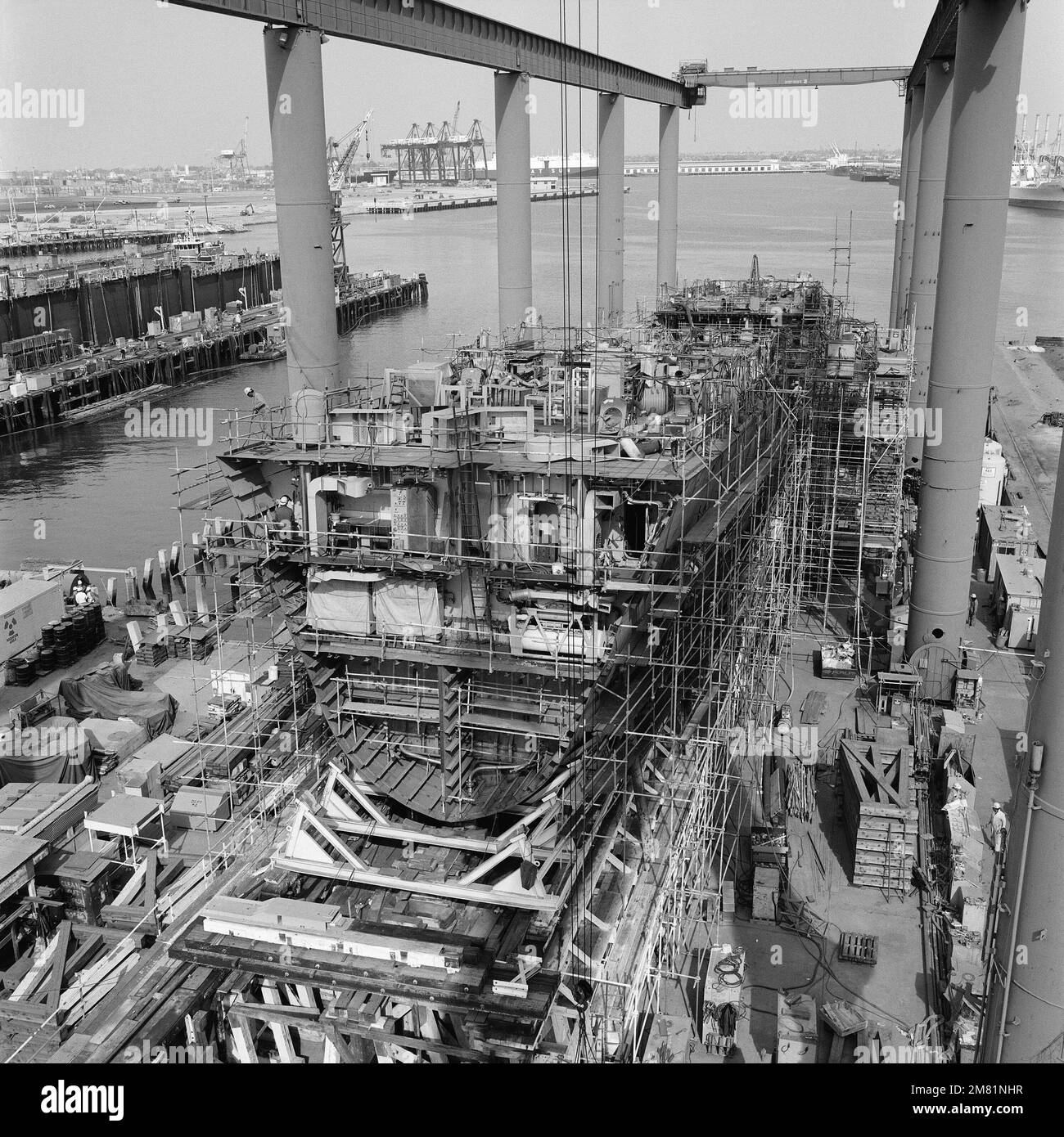 A port bow view of the guided missile frigate USS FORD (FFG 54) at 40