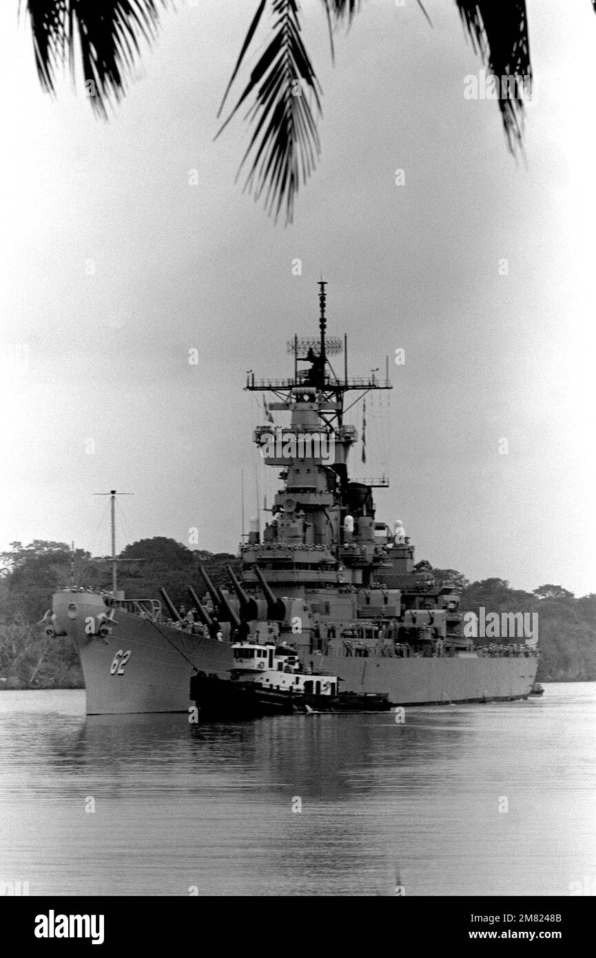 Port bow view of the battleship USS NEW JERSEY (BB 62) approaching Gatun Locks, Panama Canal. Base: Limon Bay Country: Panama (PAN) Stock Photo