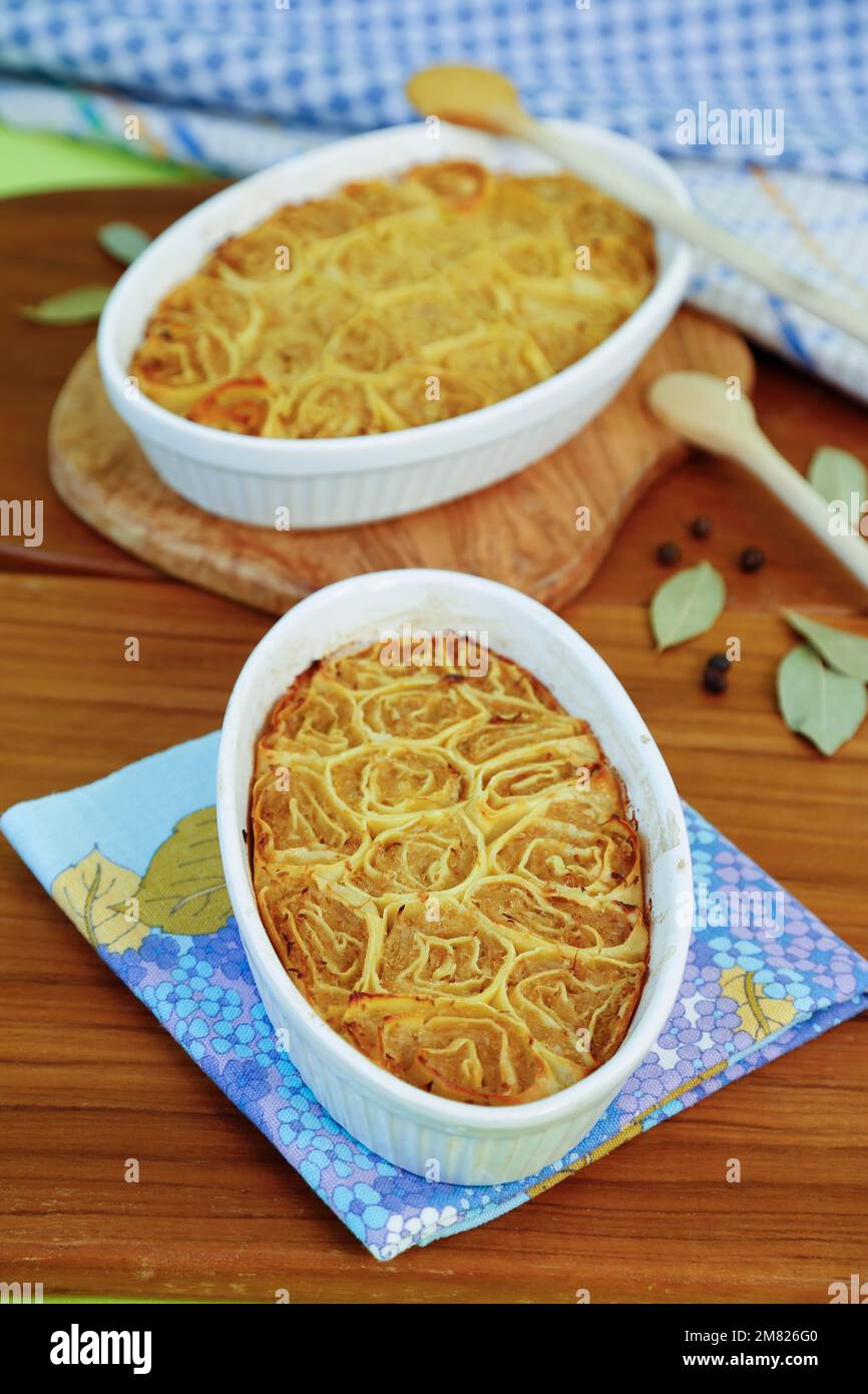 Swabian cuisine, Krautkrapfen, flour sacks, sauerkraut in pasta dough