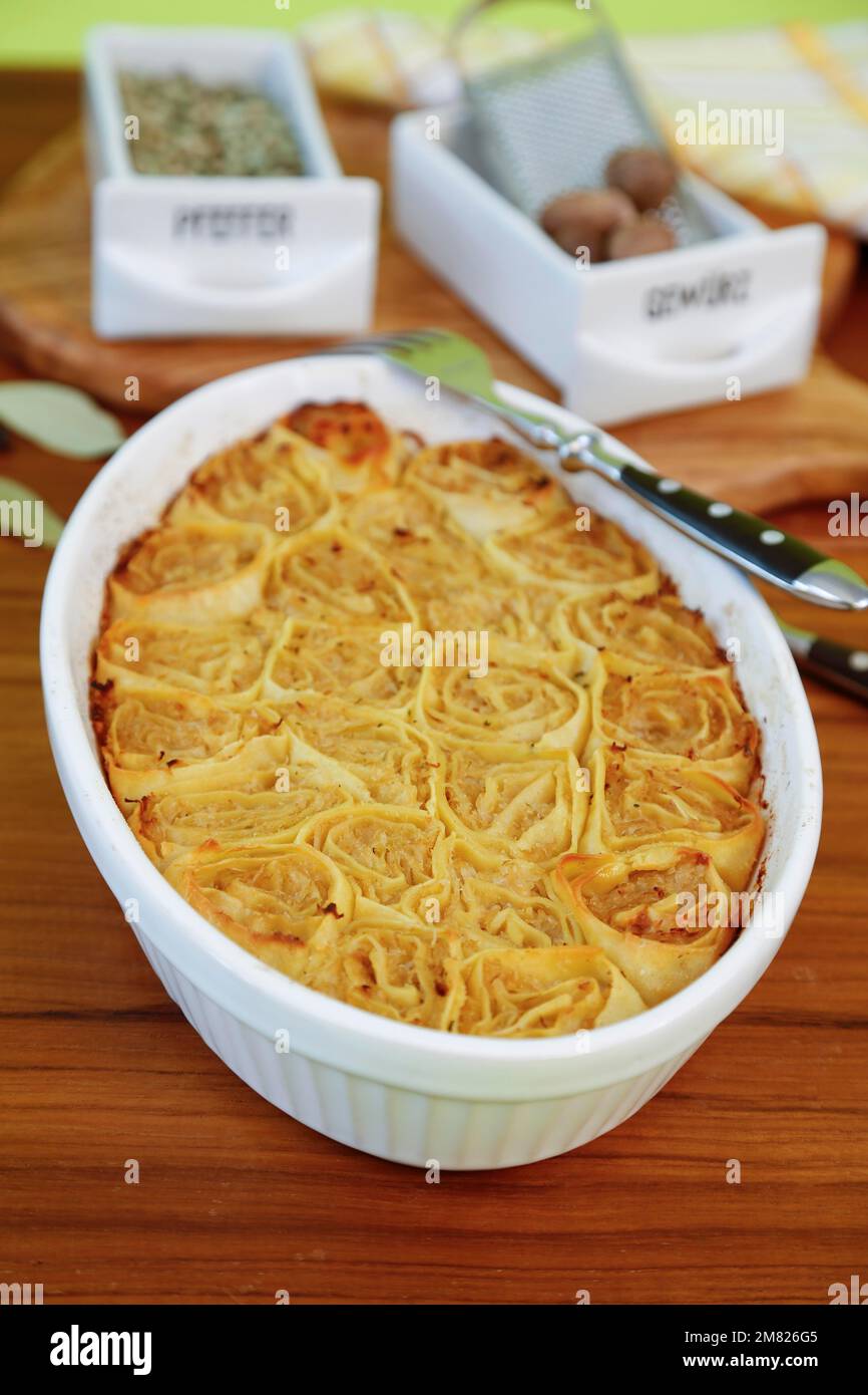 Swabian cuisine, Krautkrapfen, flour sacks, sauerkraut in pasta dough
