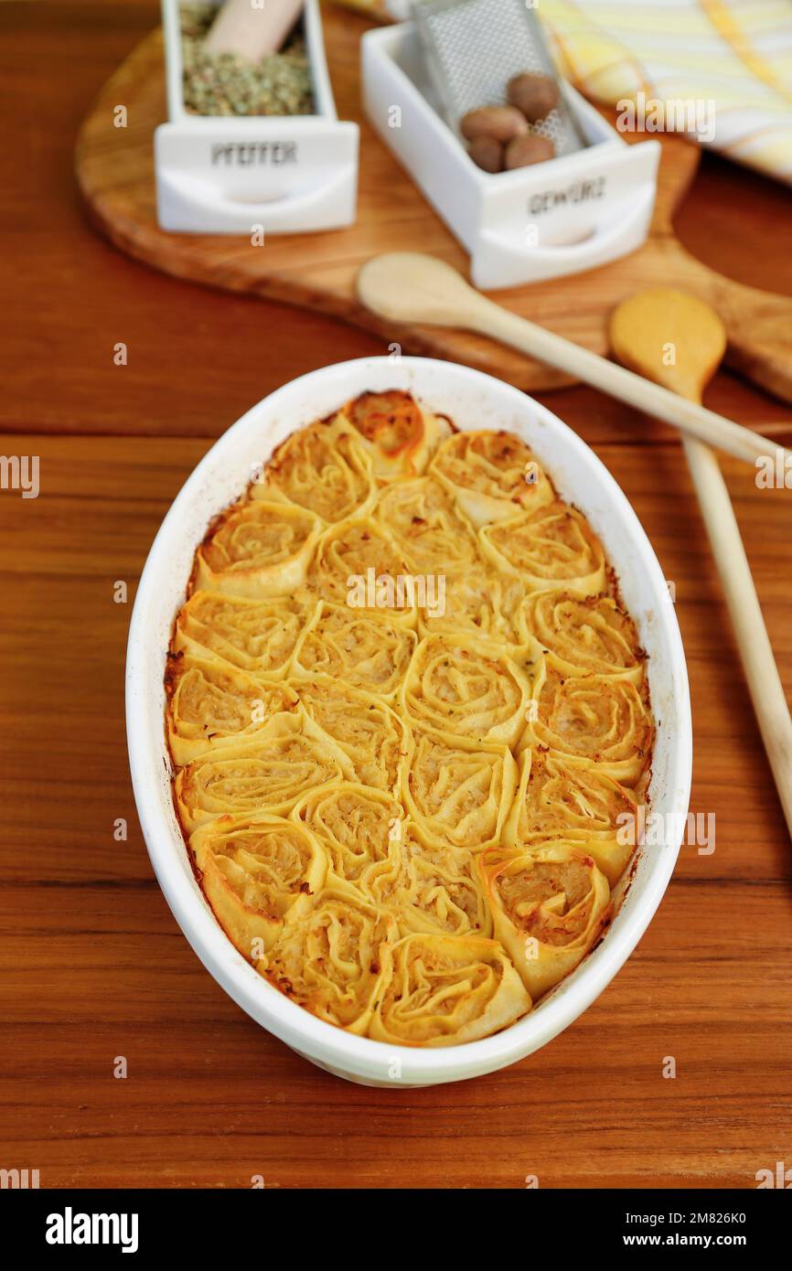 Swabian cuisine, Krautkrapfen, flour sacks, sauerkraut in pasta dough