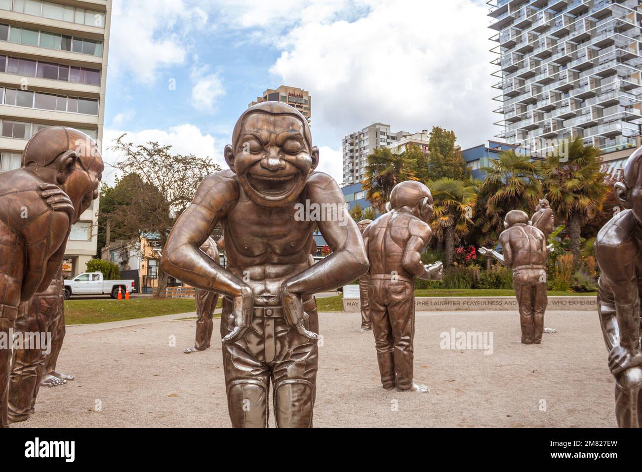 Amazeing Laughter bronze sculpture by Yue Minjun, located in Morton