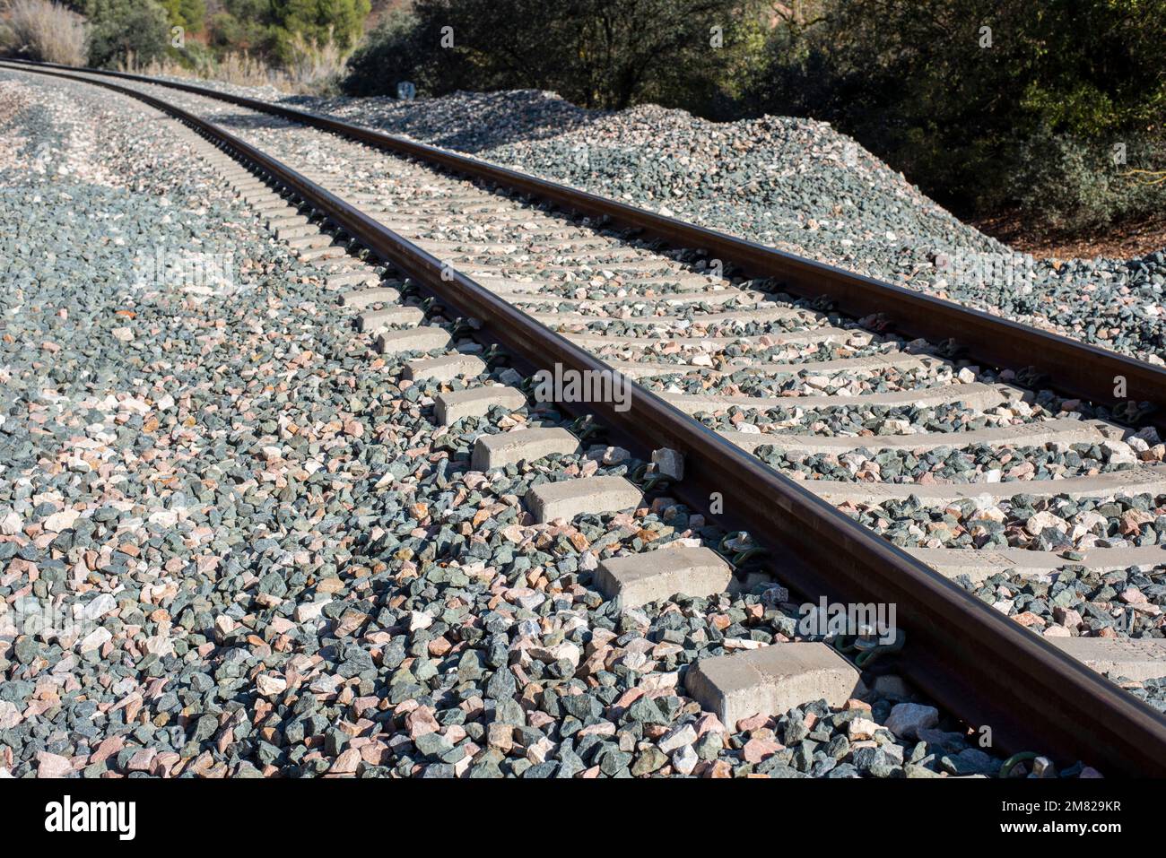 Detalle del balasto y de las vías de un tren Stock Photo