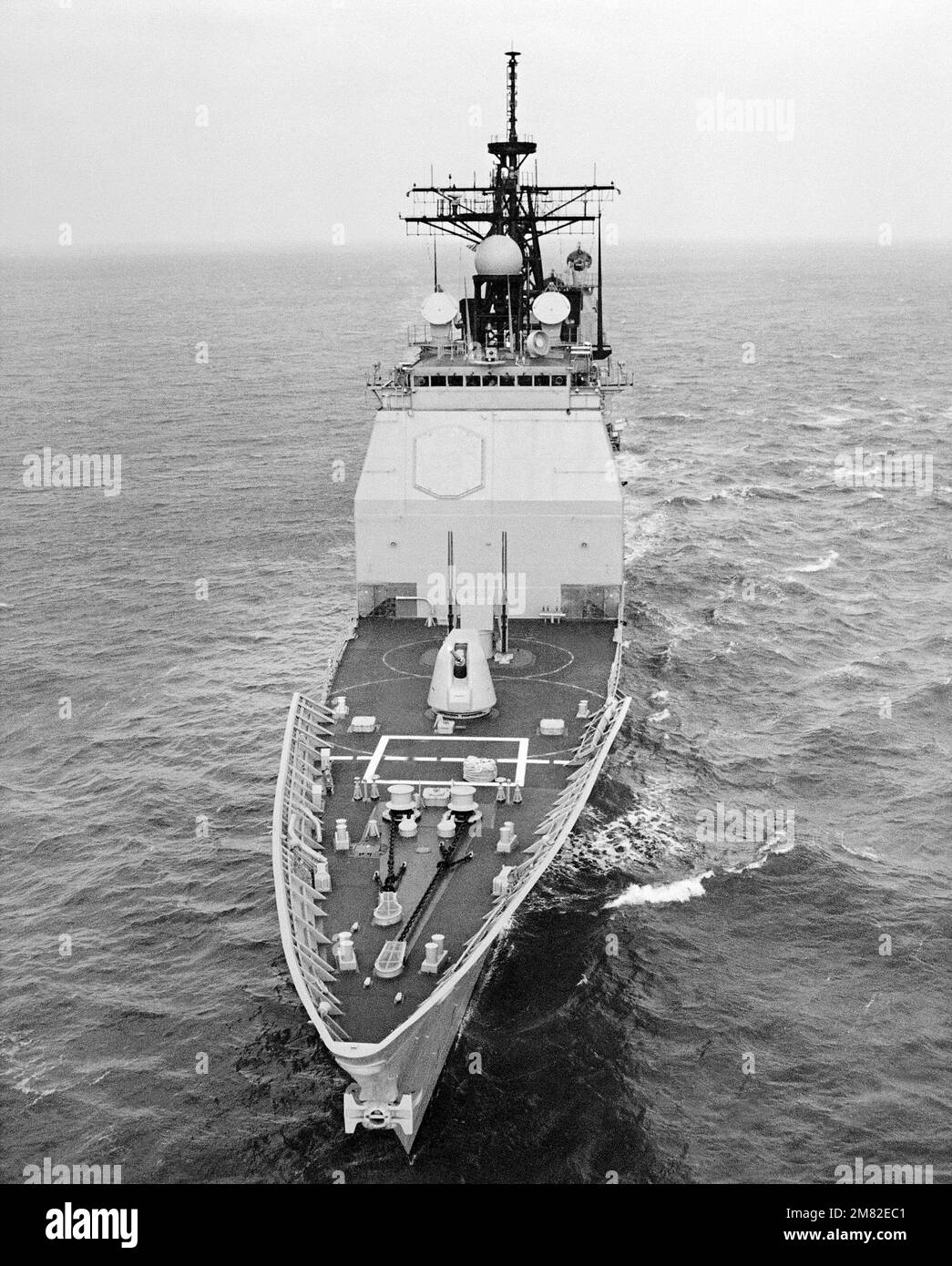 A bow view of the Aegis guided missile cruiser USS YORKTOWN (CG 48