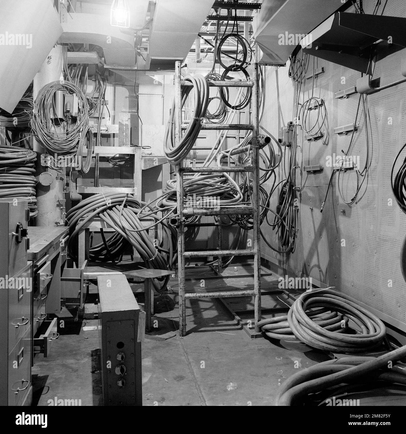 The communications center of the guided missile frigate FORD (FFG 54