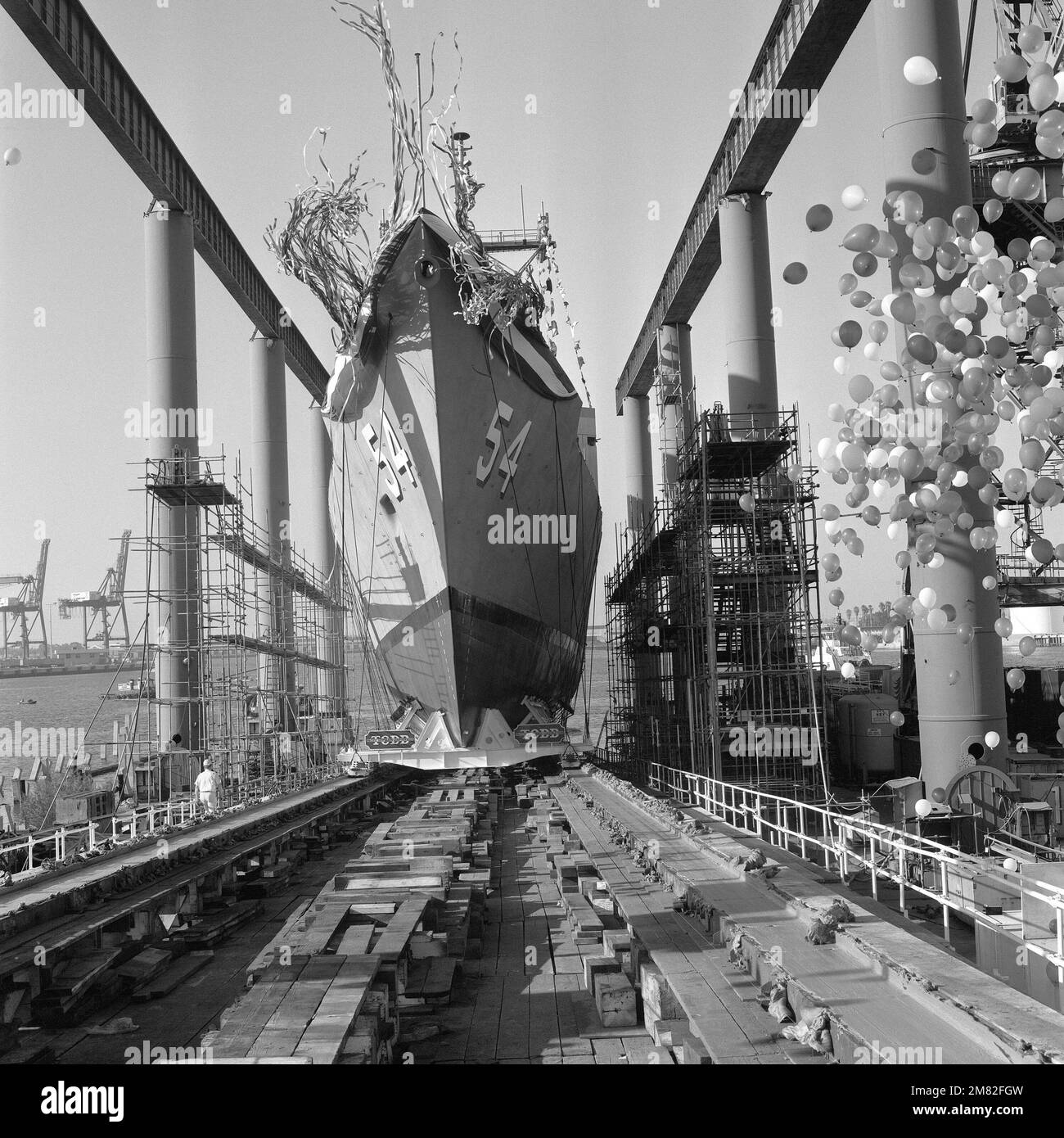 The guided missile frigate FORD (FFG 54) slides down the building ways