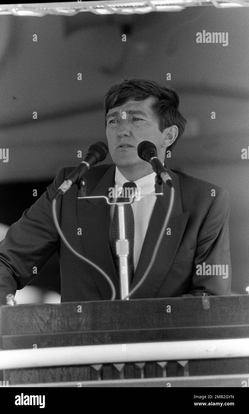 Secretary of the Navy John Lehman speaks during the commissioning ceremony for the Aegis guided missile cruiser USS YORKTOWN (CG 48). Base: Naval Weapons Station, Yorktown State: Virginia (VA) Country: United States Of America (USA) Stock Photo