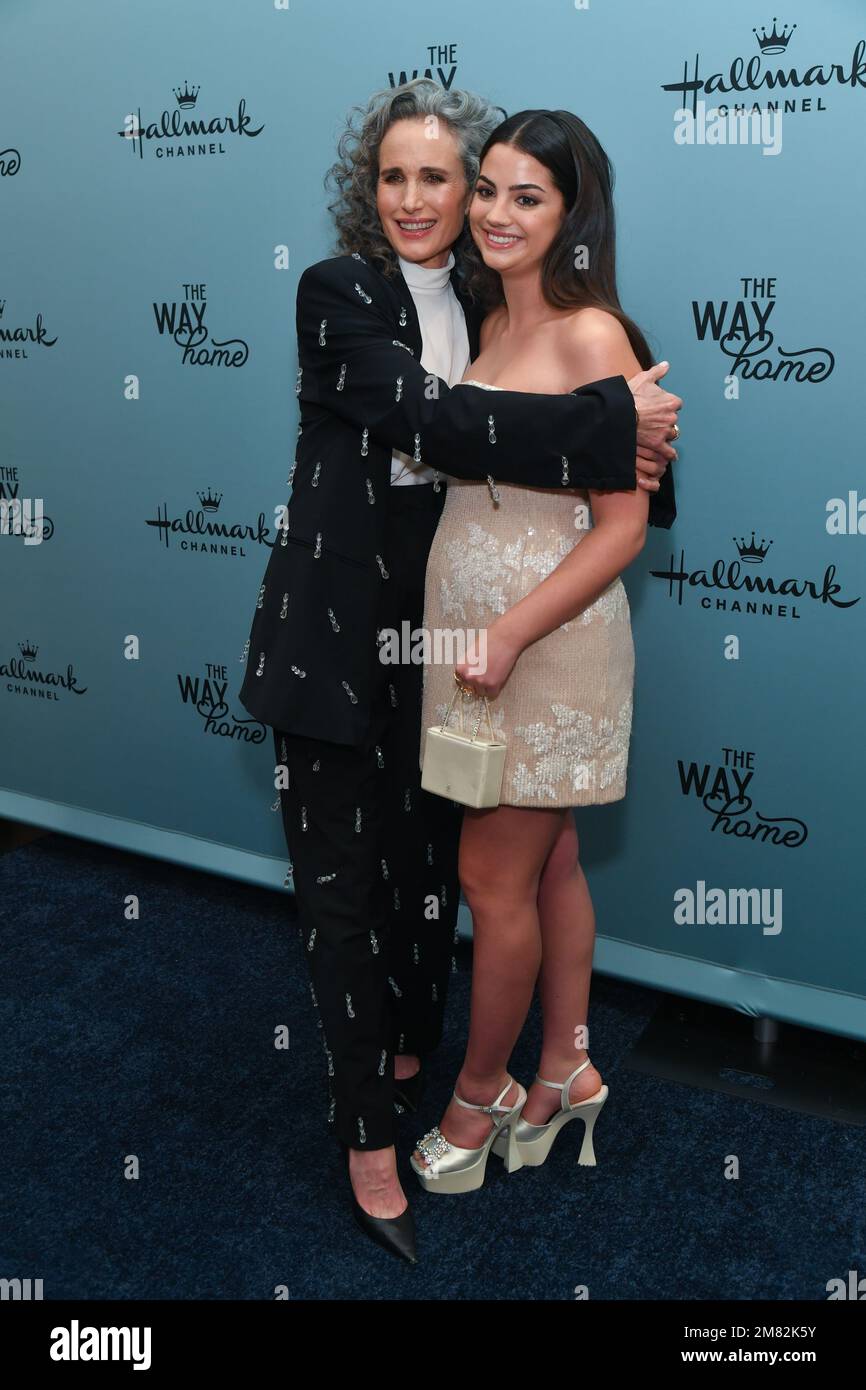 Andie MacDowell and Sadie LaflammeSnow Stock Photo Alamy