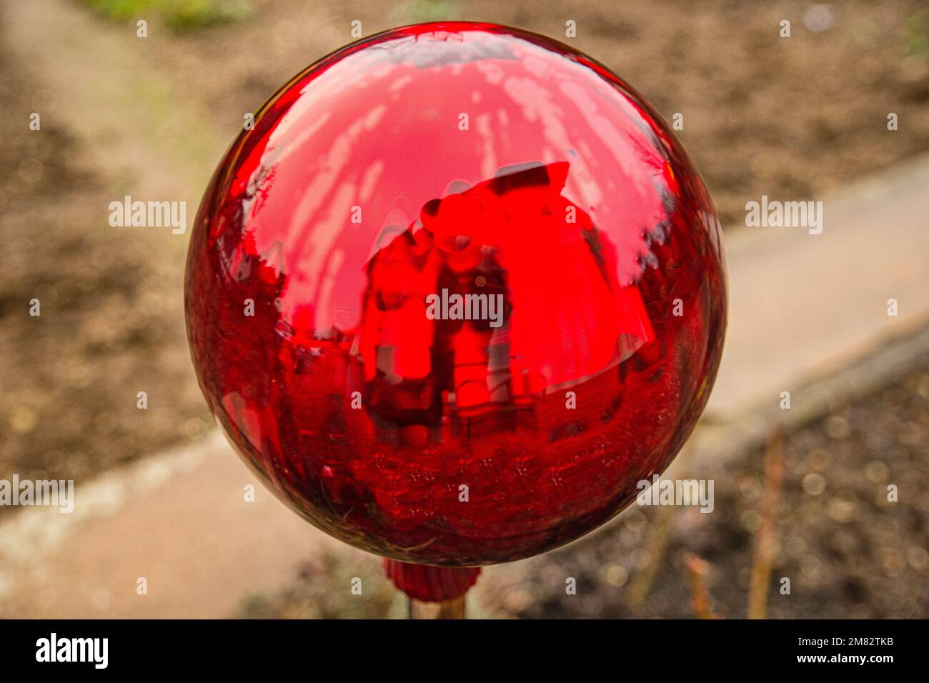 Glaskugel im Garten Stock Photo Alamy