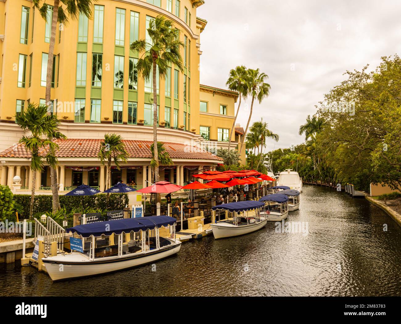 Fort Ft. Lauderdale Florida,Sunrise,Sawgrass Mills mall,food  court,tables,families,restaurant restaurants food dining cafe  cafes,FL181222029 Stock Photo - Alamy