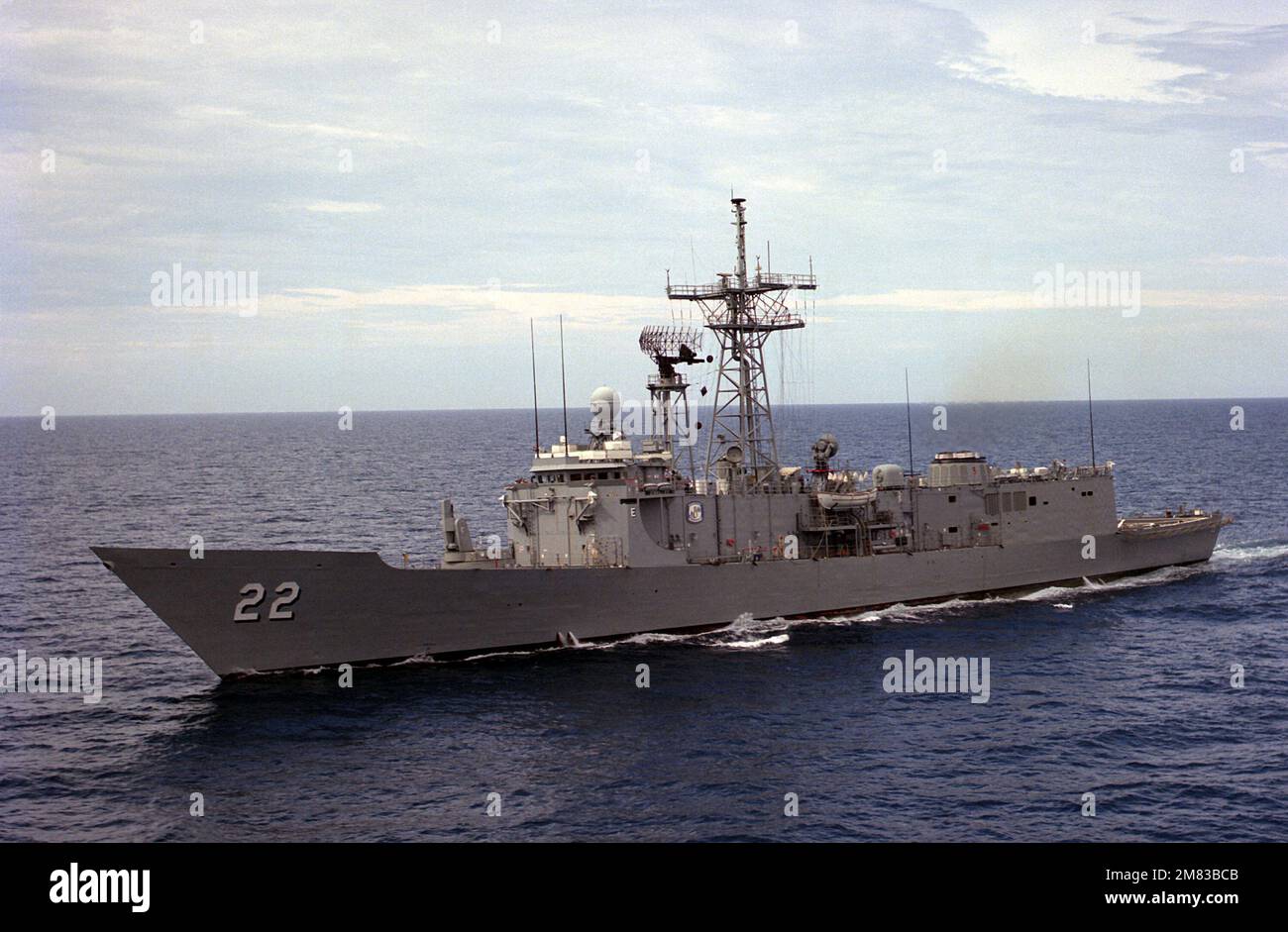 A port bow view of the guided missile frigate USS FAHRION (FFG-22 ...