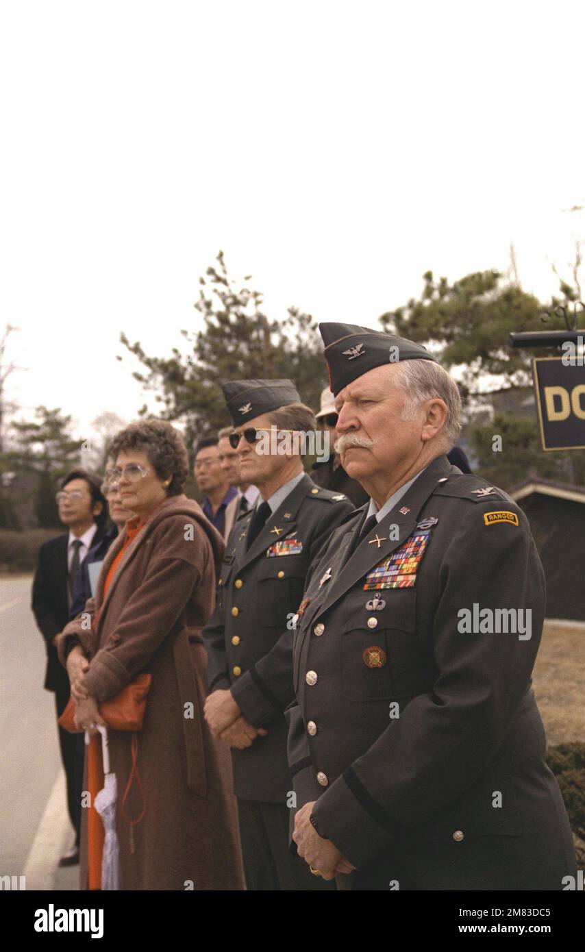 Retired Army COL. Lewis Millett, far right, a Korean War Medal of Honor recipient, attends a memorial service commemorating the charge he led up Bayonet Hill in 1951. The service is being held during the joint U.S/South Korean exercise Team Spirit '85. Subject Operation/Series: TEAM SPIRIT '85 Base: Osan Air Base Country: Republic Of Korea (KOR) Stock Photo