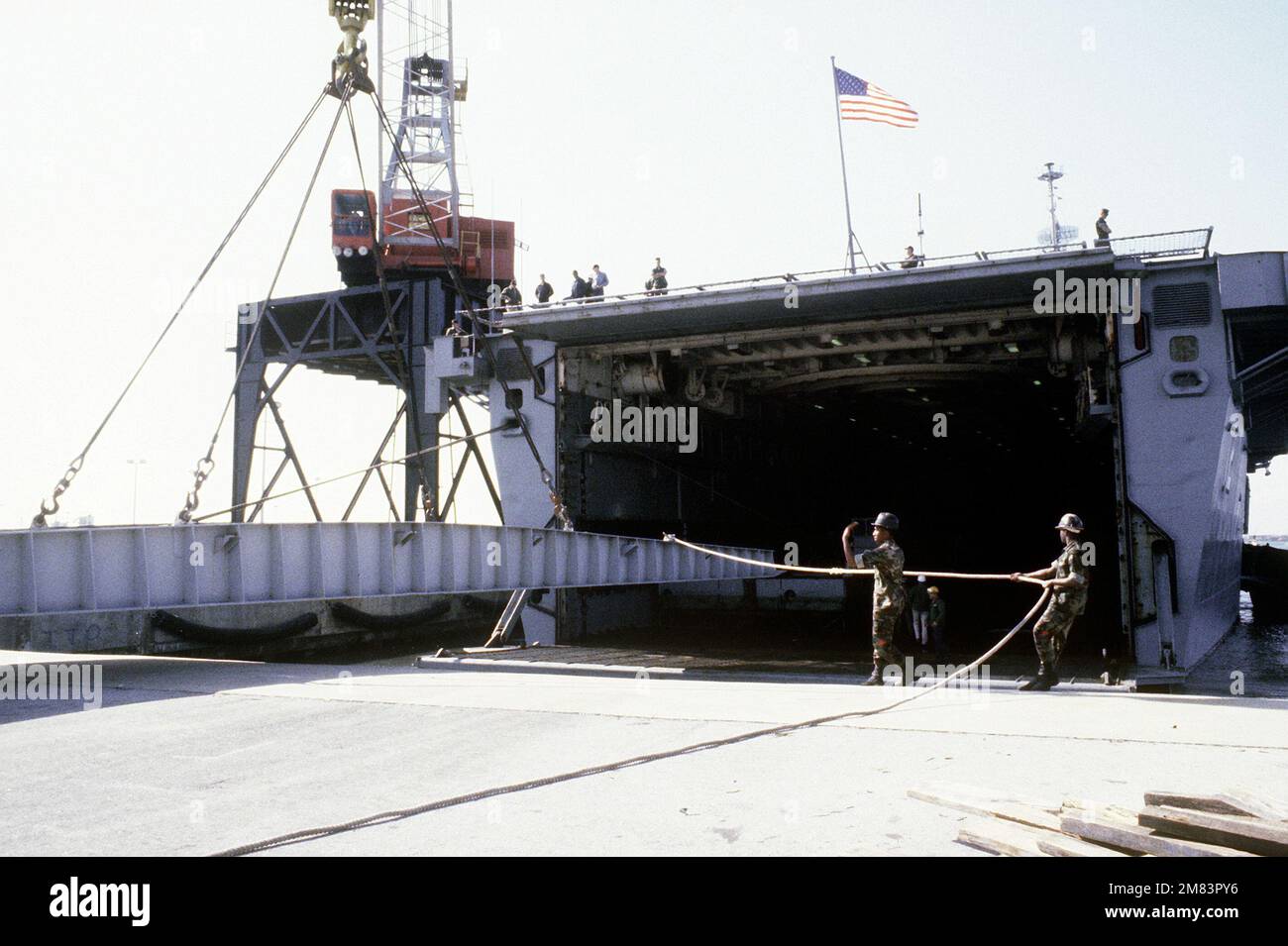 Soldiers at the loading ramp hi-res stock photography and images - Alamy