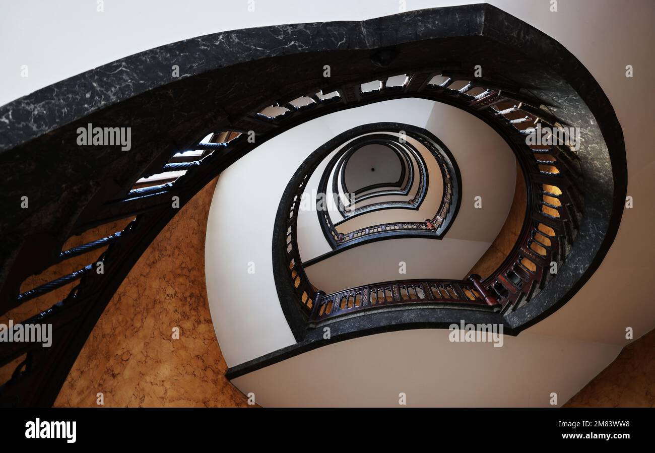 Wendeltreppe, Spiralförmig, Architektur,  Treppenhaus, Stufe, Treppe, Designer Kunstwerke in Hamburg in den Kontorhäusern Stock Photo