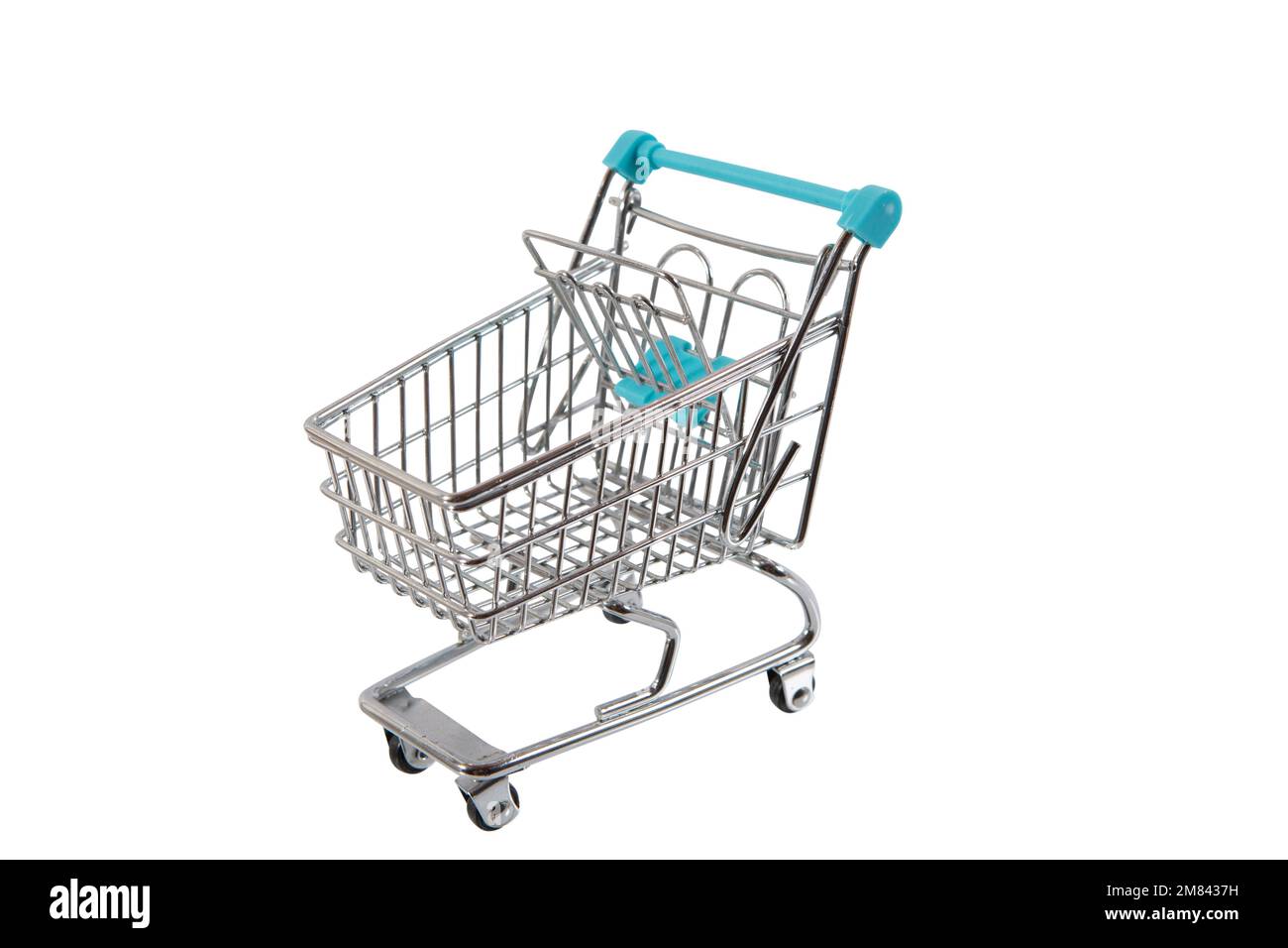 Modell eines Einkaufswagen wie im Supermarkt, hier mit Euroscheinen oder Kleingeld gefüllt. Symbolbild, freigestellt. Stock Photo