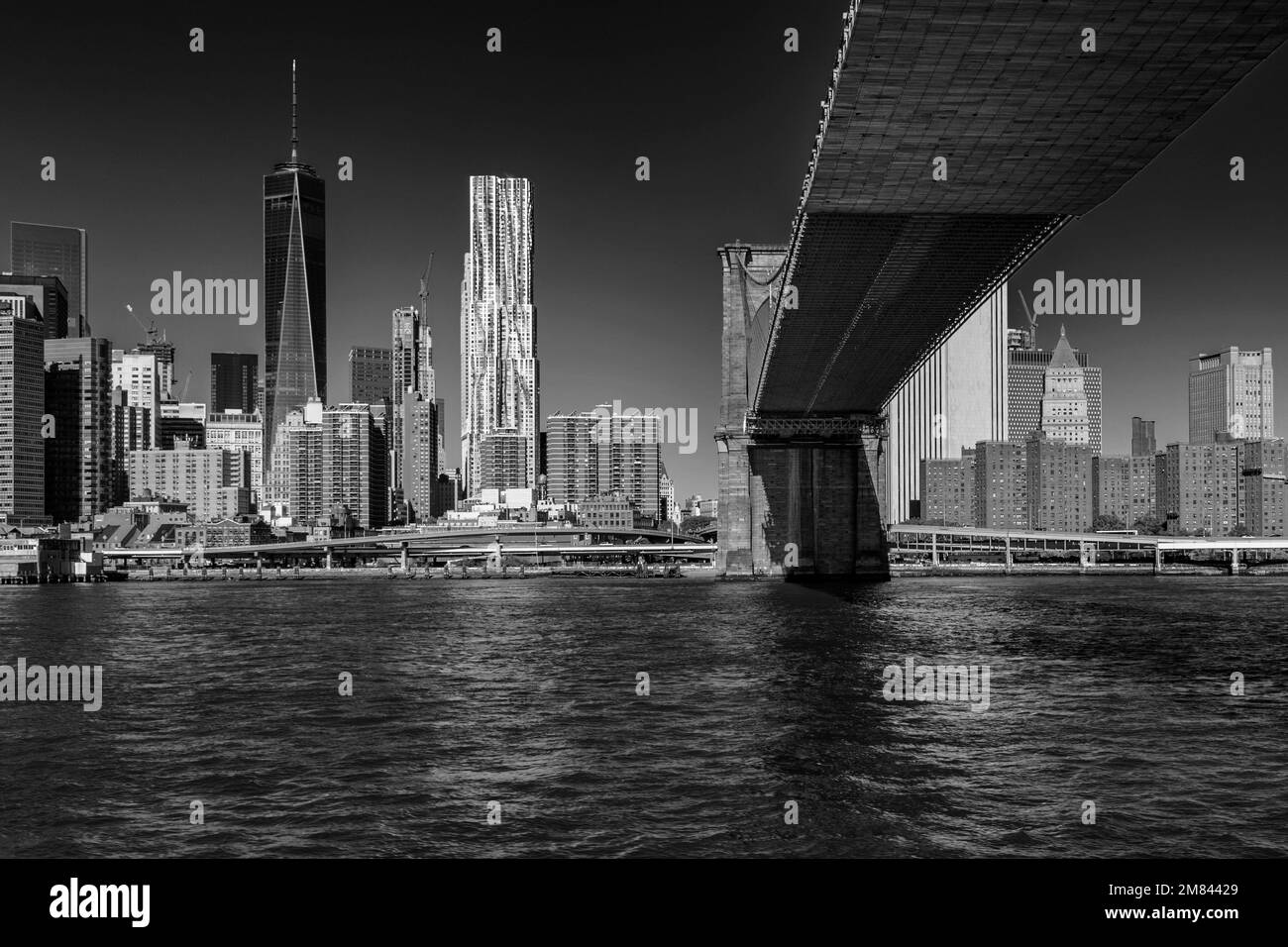Urban scene skyline sunny Black and White Stock Photos & Images - Alamy