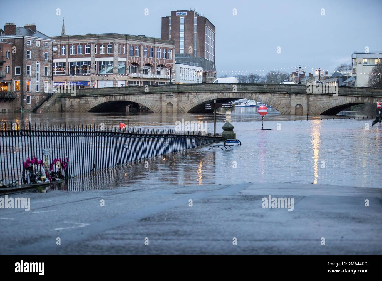 York, UK. 12th Jan, 2023. A street traffic sign is submerged in heavy ...
