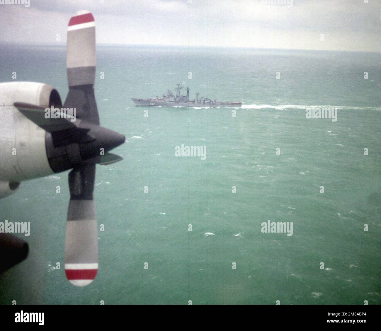 Port beam view of a Soviet Modified Kashin class guided missile destroyer underway, as seen from a P-3 Orion aircraft. This ship is part of a Soviet surface action group on maneuvers. Country: Caribbean Sea Stock Photo