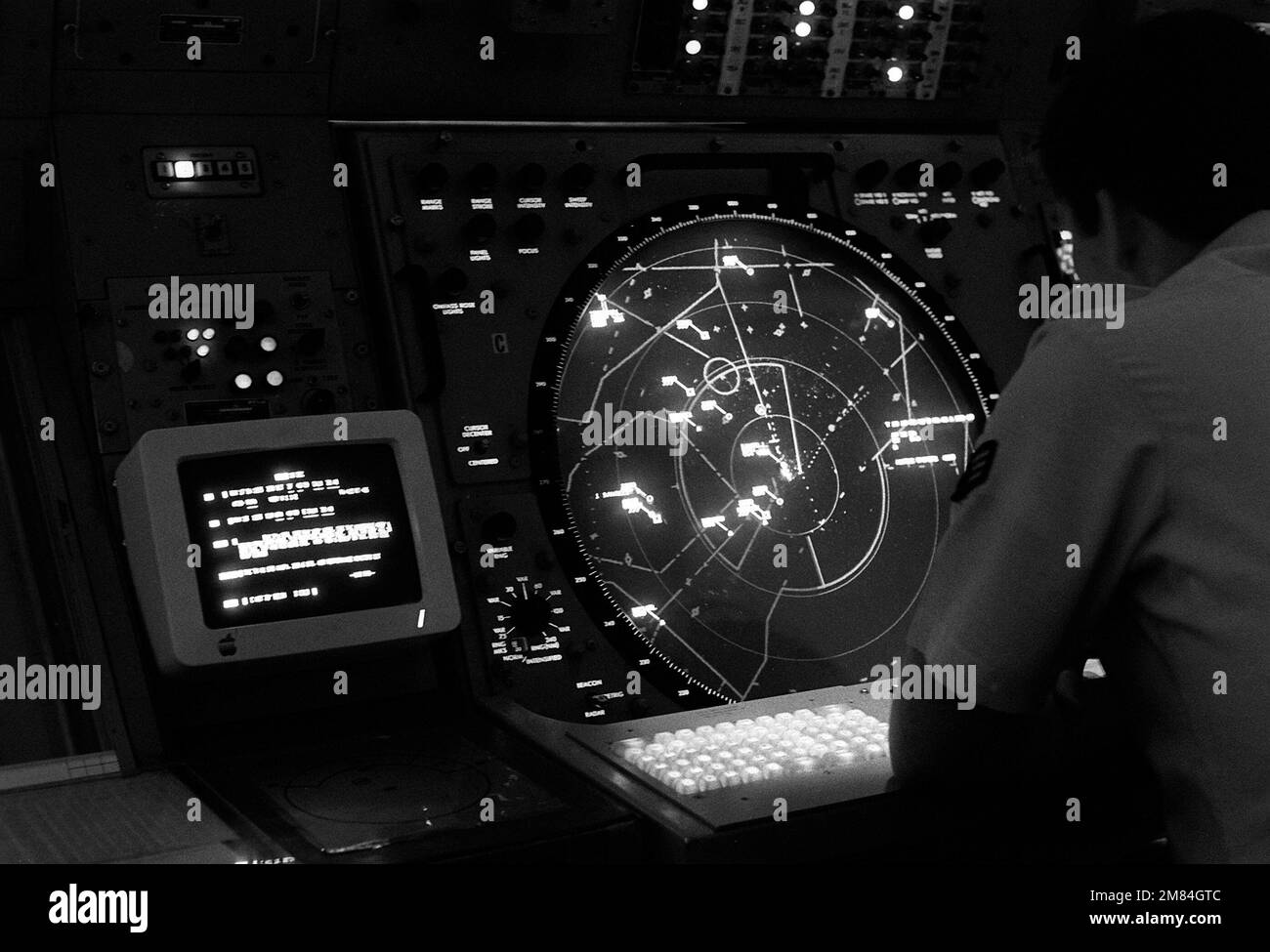 Radar airfield weather systems hires stock photography and images Alamy
