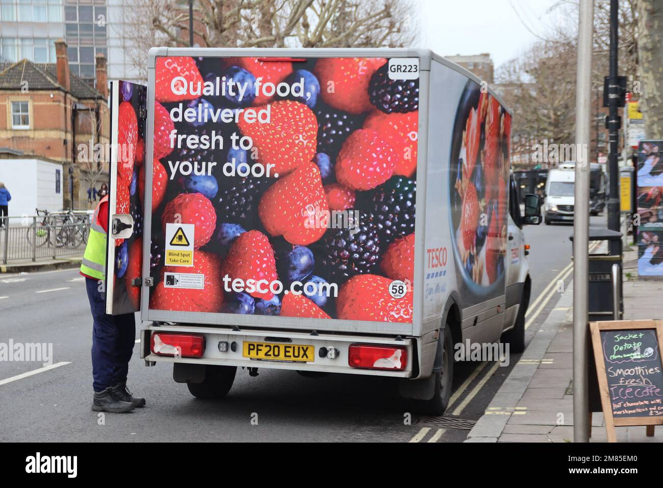 London, UK - 11 Jan 2023: A Tesco Delivery Driver unloads shopping from the truck. Credit: Sinai Noor/Alamy Stock Photo