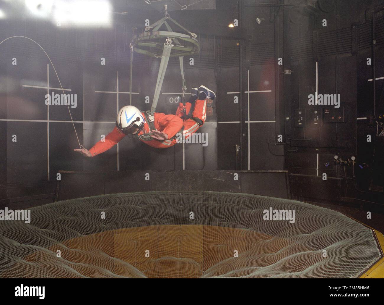 Parachute and free fall exercises hi-res stock photography and images ...