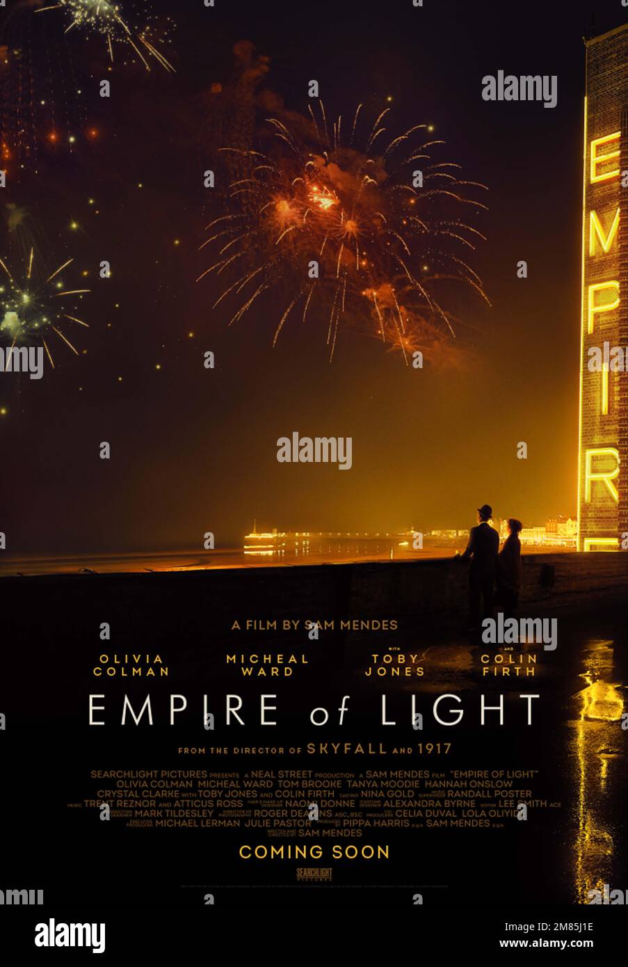 EMPIRE OF LIGHT (2022) OLIVIA COLMAN  SAM MENDES (DIR)  SEARCHLIGHT PICTURES/MOVIESTORE COLLECTION Stock Photo