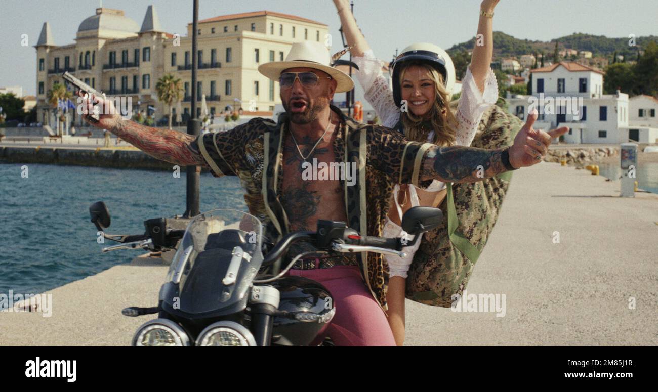 GLASS ONIONS A KNIVES OUT MYSTERY (2022) DAVE BAUTISTA MADELYN CLINE